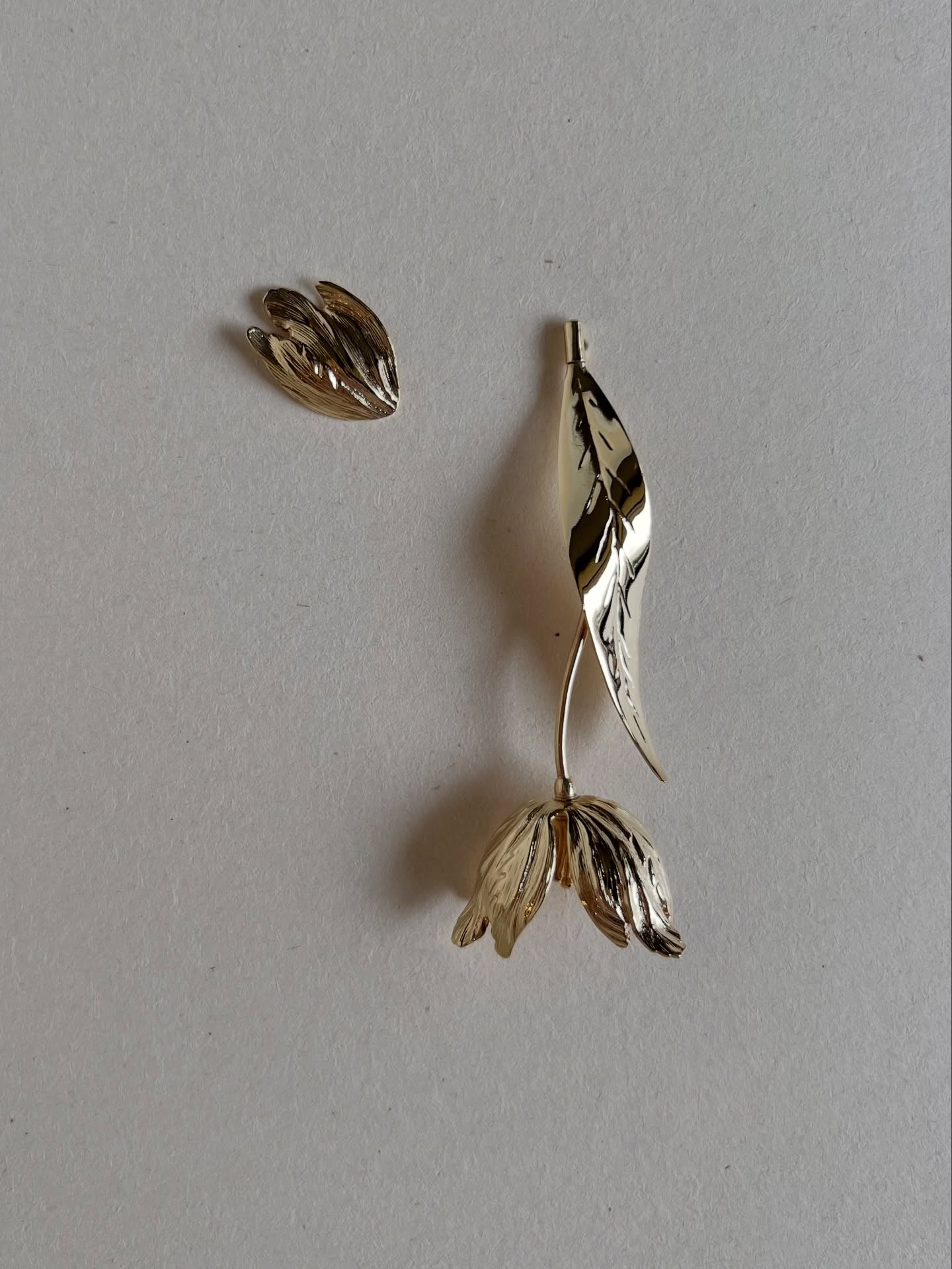 We love a little texture. Soft yet modern petals make this selection extra special! #accessoriesbynea #bridalaccesories