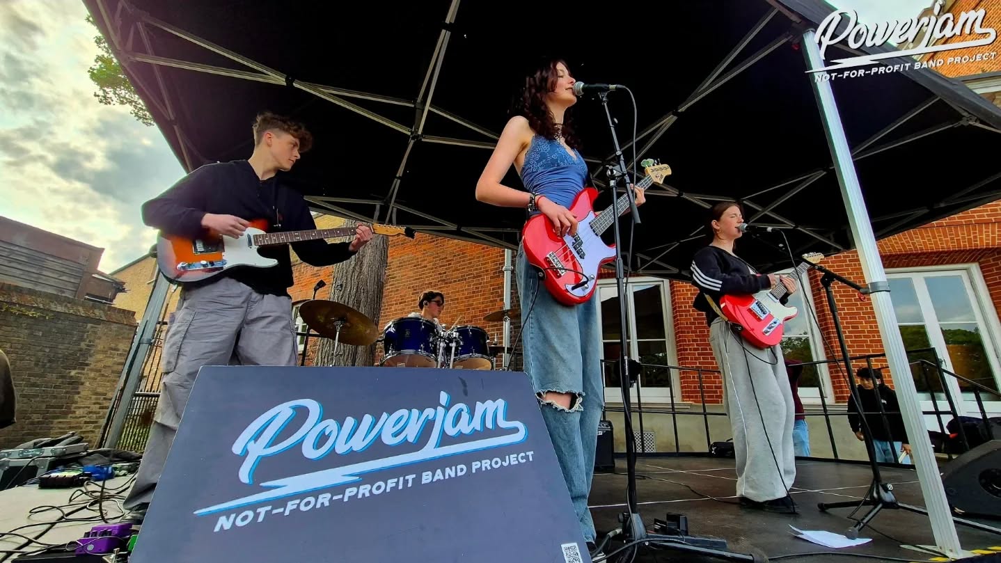 Performing at the prestigious York House Gardens, Powerjam bands Static Haze & Onda! PLUS clips of all the Powerjam bands that performed last weekend also on Richmond Riverside for the Council's Twinning Celebration! Swipe, find your favourite Powerjam band, and check em out!
Thank you Max, @abracadabrasoundandlight @thisisriverside, and Richmond Council for the 2 fantastic experiences for many of our young bands!
#yorkhouse #yorkhousegardens #richmonduponthames #richmonduk
#bandschool #Richmondcouncil #richmondriverside #twickenhammums