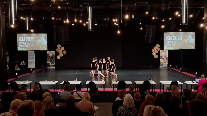 Team M: ”one more time to kill the pain”.🖤
Kahden @stepupschool tiimin voimin jaettiin IKM 2025 A2 pienryhmissä 9. sija! Yhteinen energia ja kannustus on parasta. Kiitos @mindylindblom tästä teoksesta, ja kiitos kanssanaisille!🧡 Pus myös @lindblomrosa :n poppoolle, olitte upeita!🧡
@lindblomchoreography
#stepupschool #teamm #onemoretimetokillthepain #lindblomchoreography