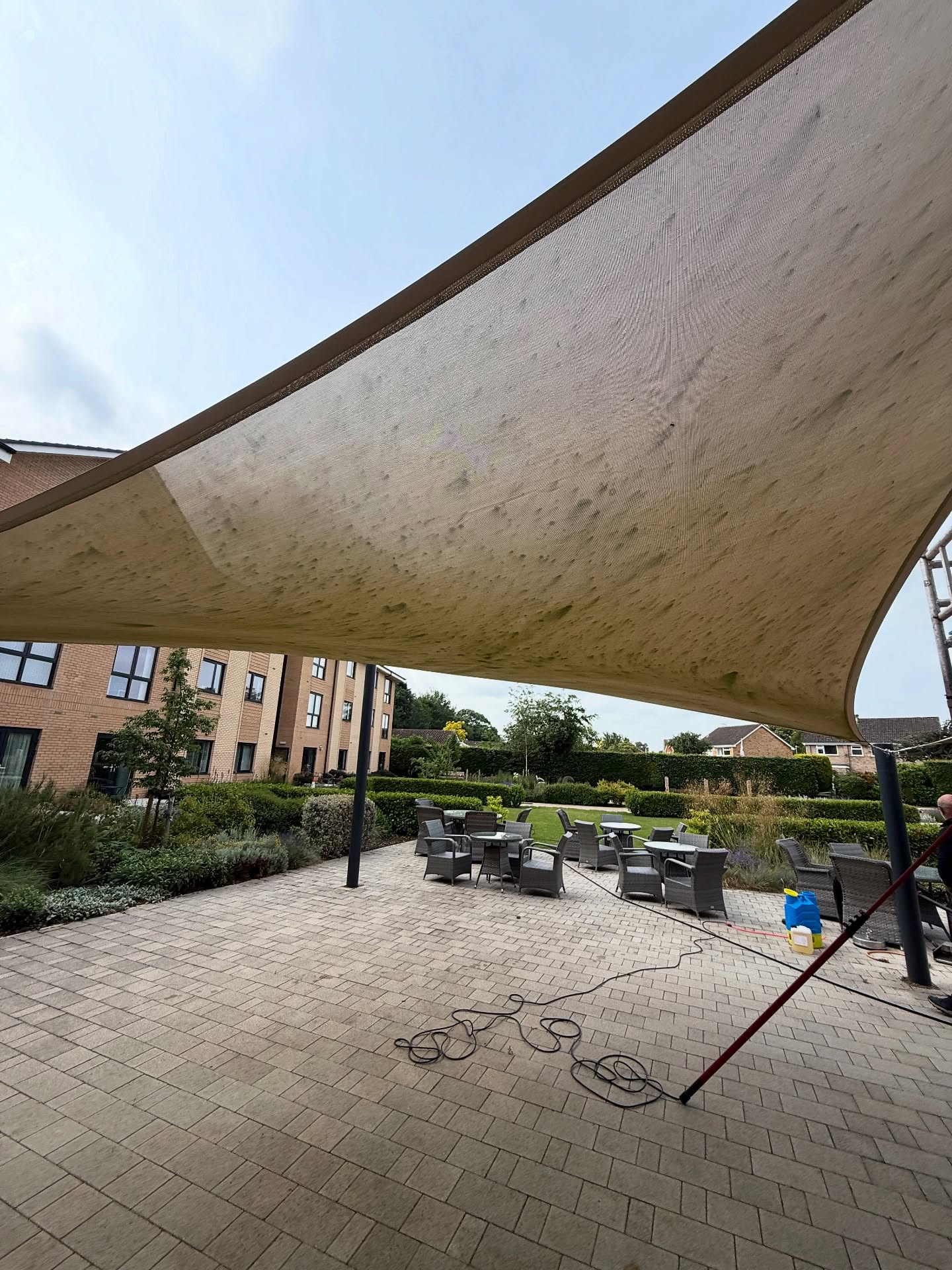 Bringing these canopies back to life after 3 years of neglect.
Safe to say the residents were very pleased 👌🏼