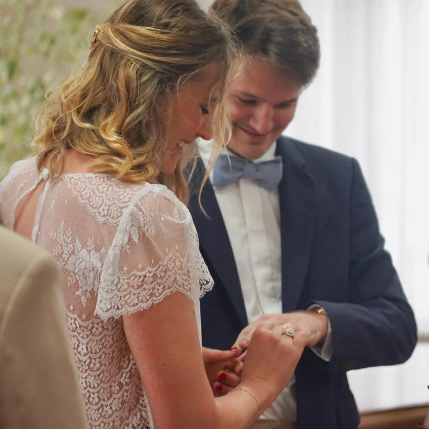 Laetitia est venue me voir avec une jolie idée, récupérer la dentelle de la robe de sa maman pour créer un haut pour son mariage civil 🤍
J'adore ce genre de projet et toi ?
#mariage #dentelledecalais #mariée #robedemariee
#surmesure #creationunique