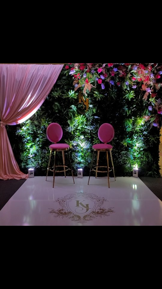 Meet and greet photo opp? No problem. Loved developing this fun, bright setup.
#floralbackdrop #springvibes #meetandgreet #celebration #love