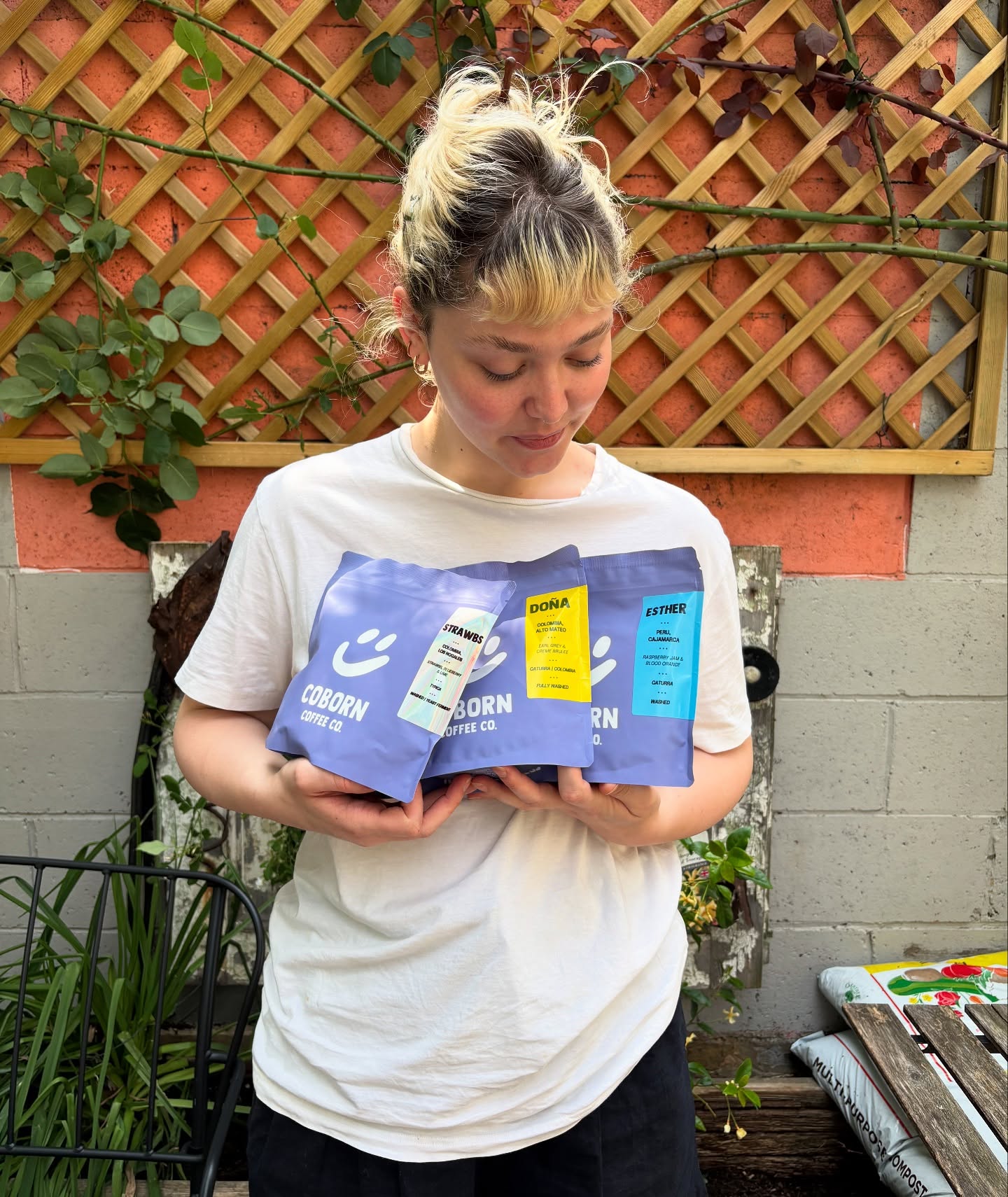 We’ve had @coborn.coffee on as our guest roaster these last few weeks and we have just loved them 🤍 here’s our Abbey showing off what we’ve got available, with her fave being the Strawbs 🍓🍓🍓
Coborn Coffee are a wonderful London based roastery with extremely admirable values - they only source from female-producers / majority women owned farms‼️ If you’ve not been able to try yet, you can’t miss it. Ask for guest roaster for your drink or snag a bag for home off the retail shelf 🙂↕️