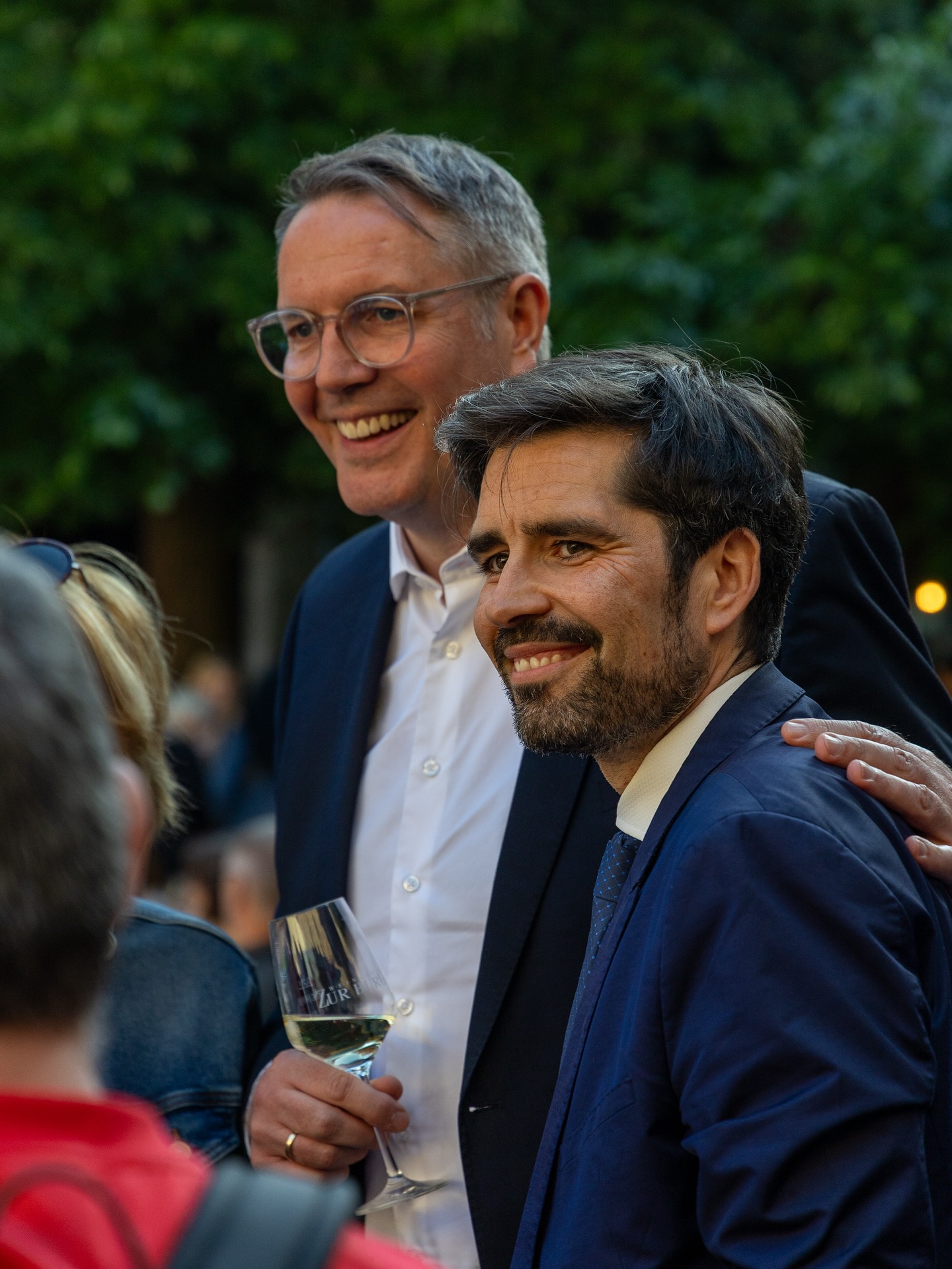 Dieser Mai war grandios. Ein wahrer Traum, der Realität wurde. Daher hier ein kleiner Rückblick darauf mit ein paar Eindrücken voller Herz, Dankbarkeit, Demut und Lust auf gemeinsam starke Zeiten. Ich lade dich ein, den Weg weiter mit zu gehen und dabei Zuversicht, Herz und gemeinsame Entscheidungen für die Kinder von heute und morgen in der Bildungsfamilie umzusetzen. Jeden Tag stehe ich dafür gerne auf und freue mich, diese Aufgabe machen zu dürfen.
#recap #mai #throwback #rückblick #bildungsminister #lehrer #vater #schule #kita #kindertagespflege #frühkindlichebildung #sventeuber #trier #trierimlandtag #danke