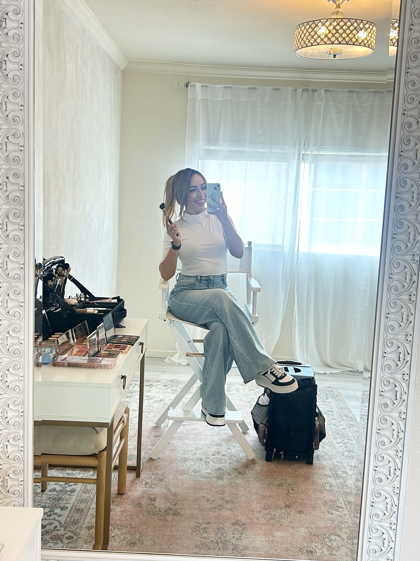 Time for some photoshoot glam at @sparkstudiosoc 💄 My favorite way to spend a Thursday afternoon. LOVE what I do!
#ocmakeupartist #HuntingtonBeachMakeUpArtist #photoshootglam #sparkstudio