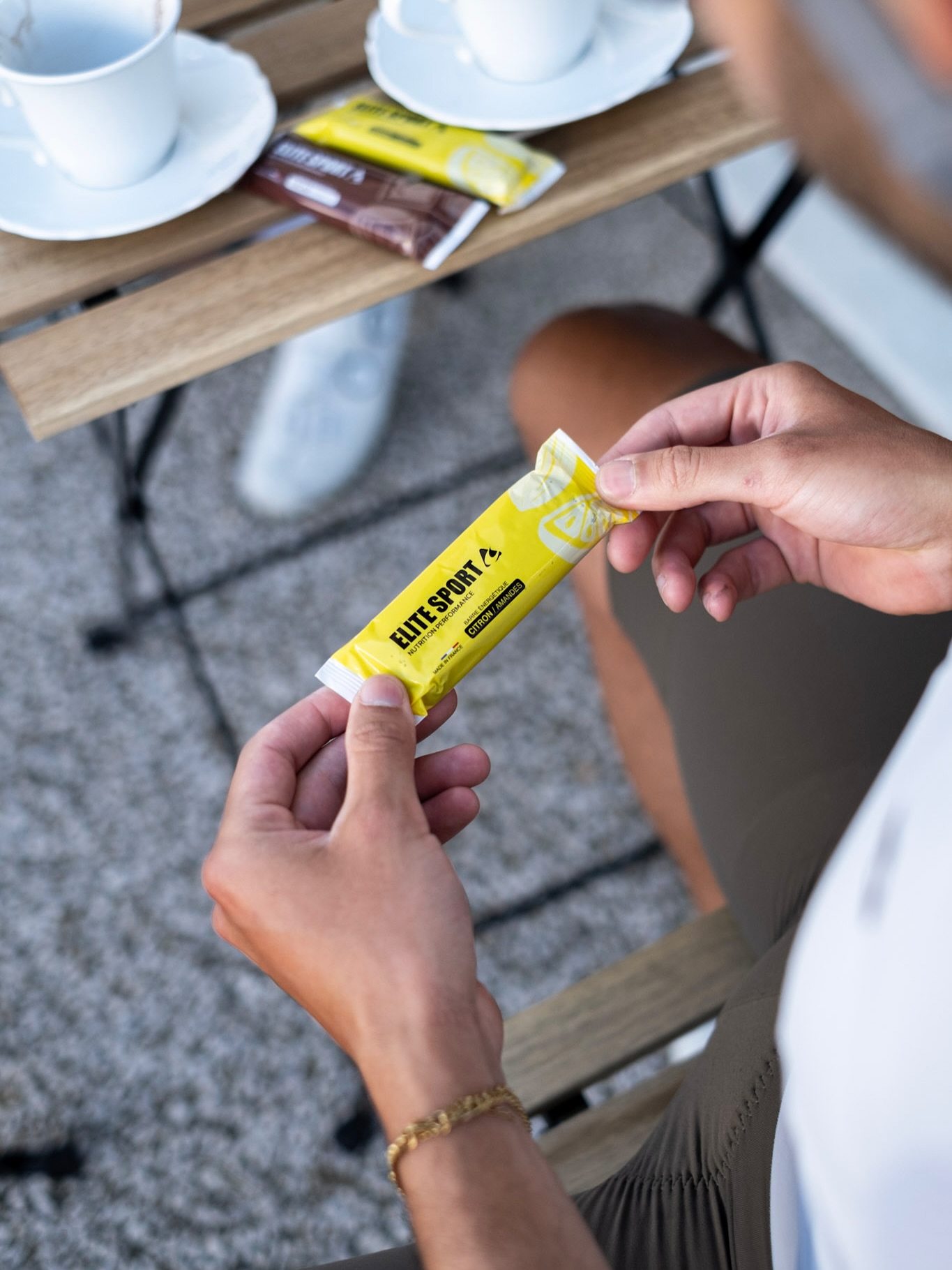 Au ravito de l’atelier café cycle on vous propose des barres excellentes ! Celle de @elite_sport.nutrition 🤤 Sans sucres ajouté et riches en protéines ! Vous avez le choix entre goût chocolat 🍫 , citron 🍋 ou framboise. Et cerise sur le gâteaux c’est une entreprise locale 😊 !
📸 @ledodo__photographie
@elite_sport.nutrition