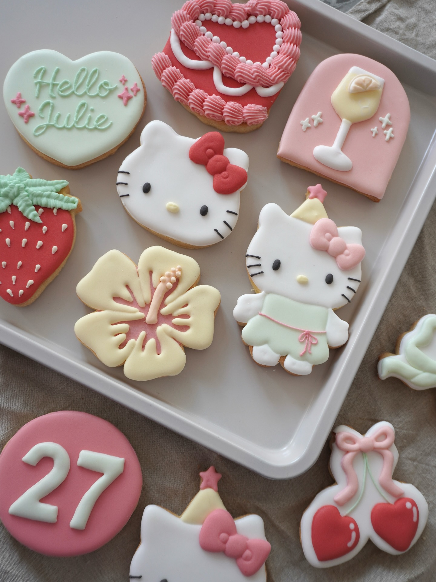 J’en voudrais tous les jours des commandes comme ça toute girly 🎀🤍✨
Ayez toutes des copines comme @julie.shnl qui vous passe des commandes aussi jolies ☀️
.
.
.
#decoratedsugarcookies #decoratedcookies #cookies #biscuitspersonnalisés #biscuitsdécorés