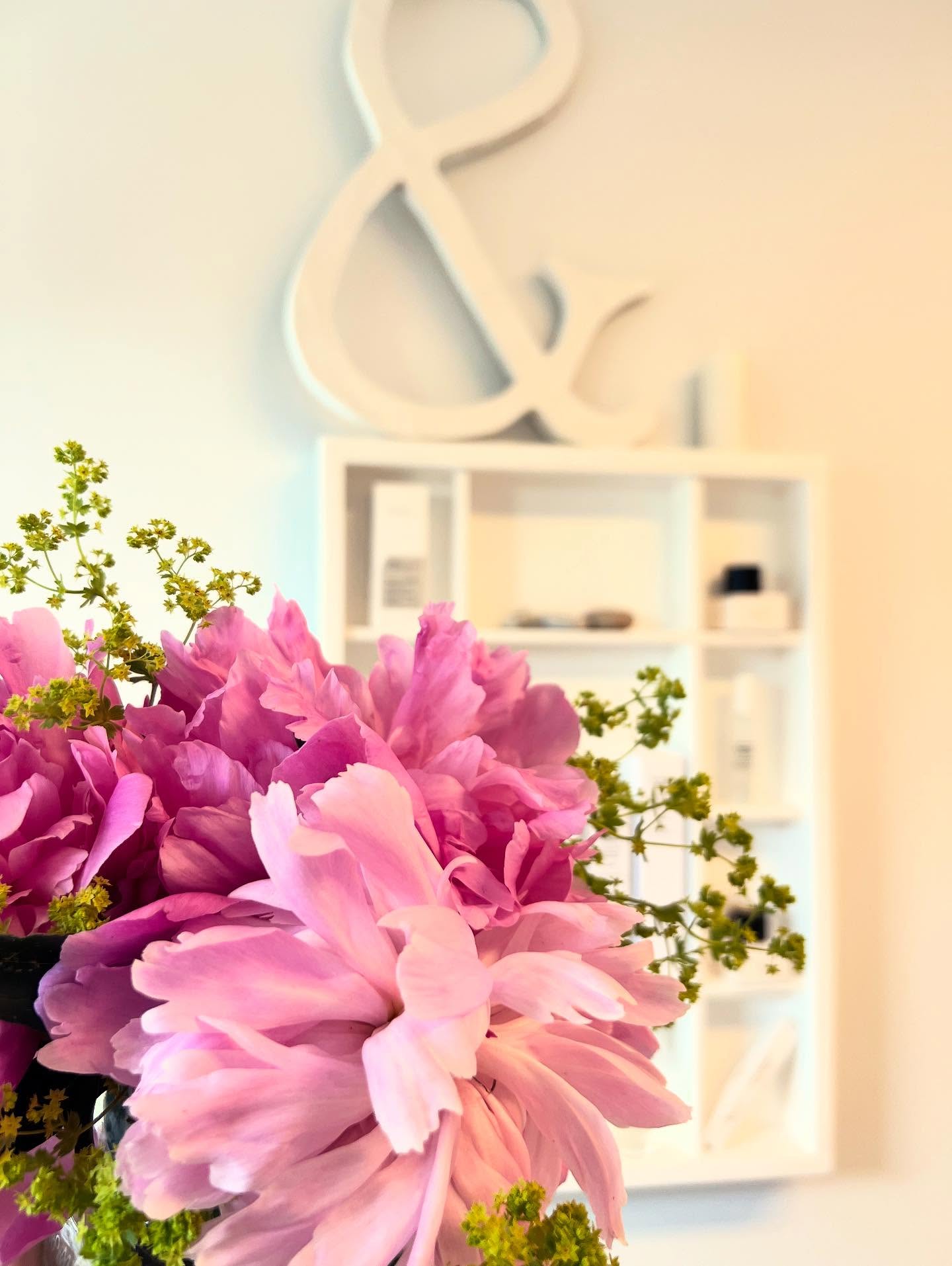 Ein frohes Pfingstfest mit Sonne im Herzen und Zeit zum Durchatmen. 🤍🌸