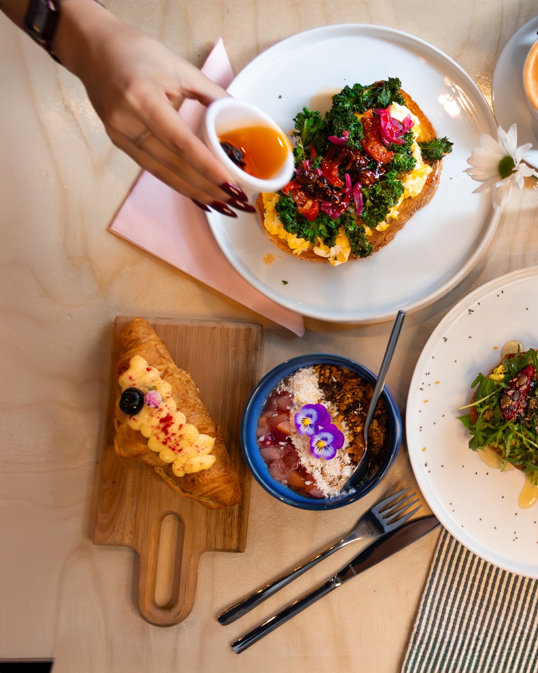 Brunch is our love language ❤️
Whether you’re after avo toast, a melting breakfast burrito, a crunchy croissant or just a good flat white, we’ve got you 😏
Bring the crew (dogs and kids included) and soak up the weekend vibes 🥳
#meltdownkindaday