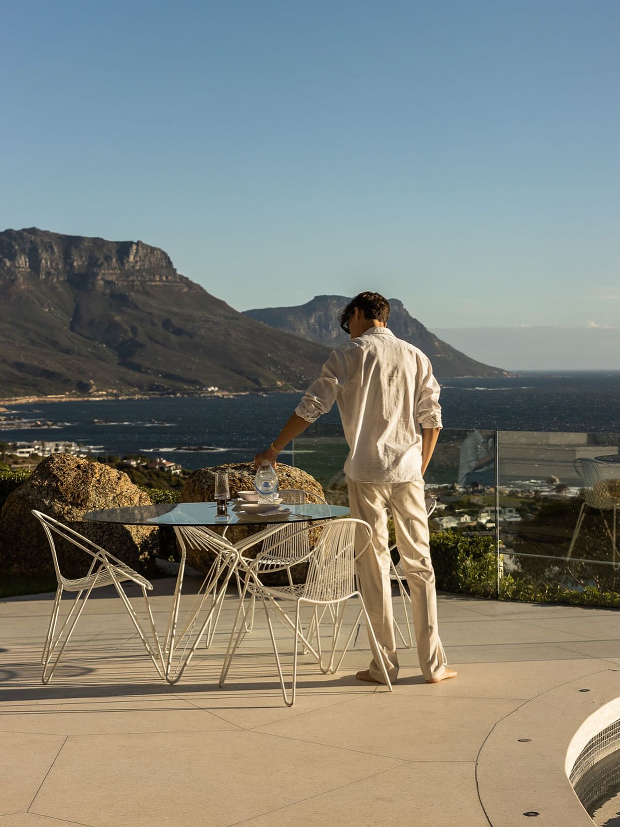 Soft air,bare feet and no plans.