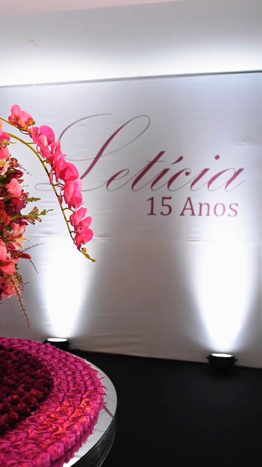 Uma noite mágica, cheia de sonhos, brilho e emoção!
A Letícia celebrou seus 15 anos em grande estilo com uma festa inesquecível que refletiu toda sua personalidade e encantou a todos!
Cada detalhe foi pensado com carinho, e o resultado foi simplesmente perfeito!
Local: @iateclubedoriodejaneiro
Decoração: @casorio_perfeito
Foto e Video: @ogutofotografo & @rat.films
Make: @taisscouto
Coreografia: @coreografiasnapista
Sonorização: @djjuniornogueira
Dj atração: @djrafaelpacheco
Bolo: @docesonhobolos
Doces: @rose_lima_cakes
Bem Vividos: @elvirabona
Brownie: @olenkabrownies
Macarrons: @carolduarteboloedoces
Palha italiana: @palhadasmaias
Buffet: @mtgastronomia
Bar: @barprimerj
Móveis: @lonacristaleventos
Objetos: @belle_table
Velas: @acvelas
Cenografia: @almeidastoldoseventos
#15anos #debutante #casorioperfeito #decoracaodefesta #classicomoderno #detalhesemespelho #decorcasorioperfeito
#festade15anos #iatecluberj