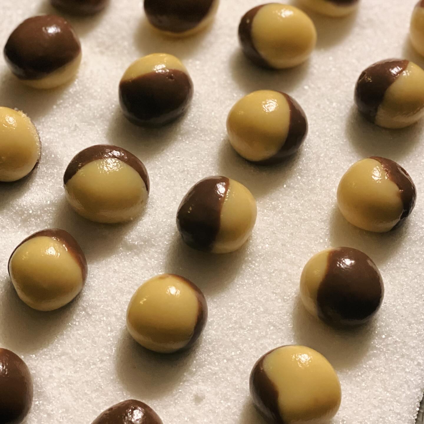 Still rocking the classics around here! 🥰 Our little casadinhos (uhhh.. little match?) under sweet production this week! Sheer love at first bite! 😍
.
.
.
.
.
#ilogourmet #rakastanbrigadeiroa #brigadeiro #casadinho