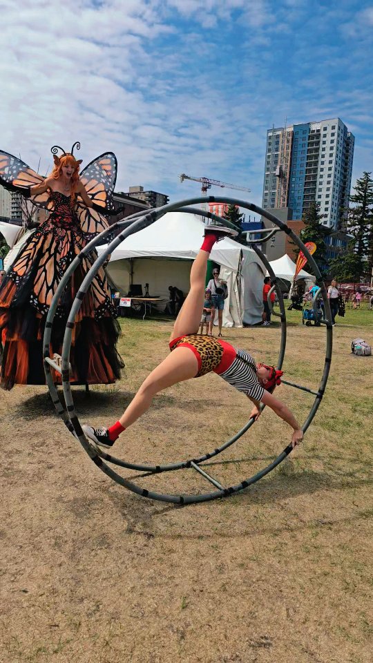 Hype queens in full effect 💥🦋✨ Catch Julia Perron bringing the laughs and circus chaos to the Blue Sky Stage daily at 2:30 PM, plus a bonus Friday evening set at the Friday Free stage 🎪💫
And don’t miss Mona the Monarch Queen floating across the festival grounds spreading joy all weekend long 🧡👑
#skkidsfest
#SKChildrensFestival #LRBCmagic #GirlGangOnTheGrounds #ButterflyEnergy #CircusVibes #lrbcompany