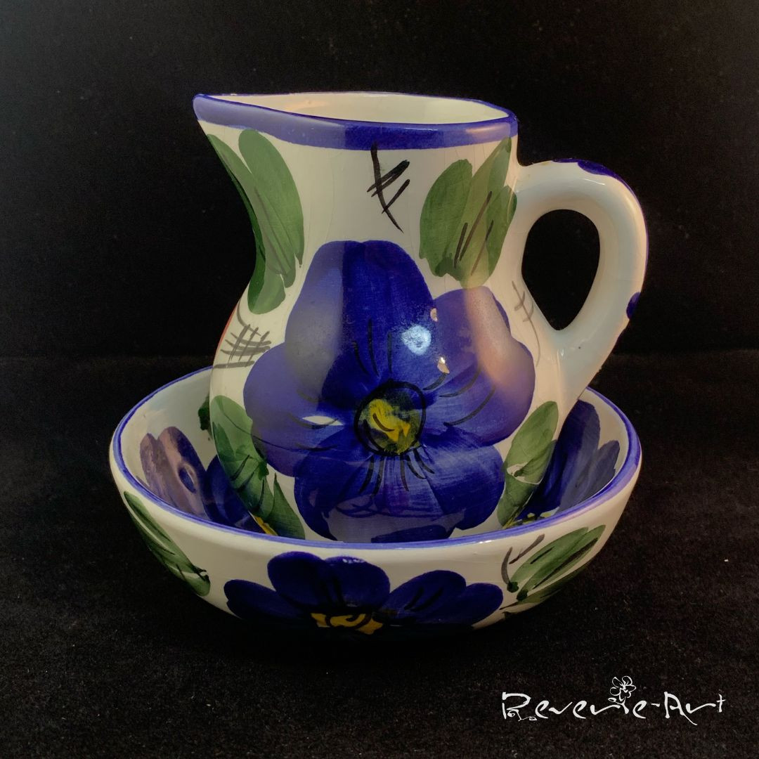 This beautiful vintage hand-painted milk jug and bowl set from Spain is a treasure! Perfect for adding a touch of charm to your kitchen. Only £49.00! Link in Bio #VintageStyle #HomeDecor #Spain #HandPainted