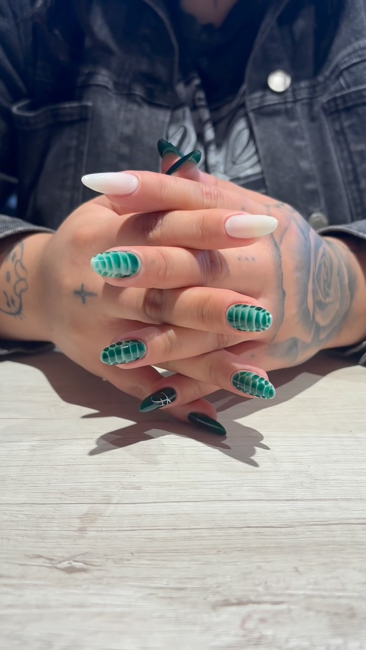 Quién más se atreve con estos diseños más atrevidos?
Horas disponibles ✨
Escríbenos por interno 😉
Nos encuentras en 📍Carlos Antúnez 2015, esquina Pedro de Valdivia, Metro Pedro de Valdivia.
.
.
.
#providencia #salonbangs #manicure #manicurepermanente #instanails #nails #manosbellas