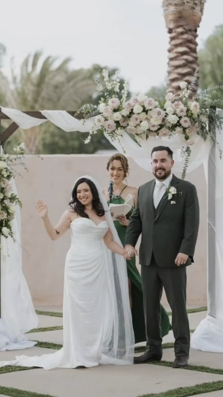 Anahi & Johnny Imperial Wedding🤍🩷
05.31.25
Venue: @rancho.quitasuenos
DJ: @djmannyfresco
Floral: @floral_harue_christy
Planning: @wendy_0803
Video: @7dreamsproductions
Mua: @mua.kathlynmary
Dress: @monamiebridalsalon
@anahi.alvrz