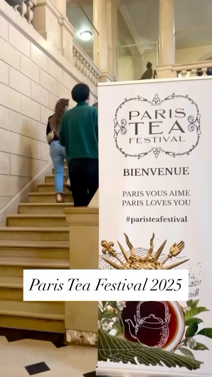 Repost @enchan_thee
🇫🇷 What an honor to be here in Paris & share lovely moments with tea lovers & exhibitors .
👏 Nice done @mariadelsur.
🤗 I was happy to meet @carinebaudry , @jeremy_tamen , @jamessuranga , my friends from @teagardenia_india , @meetea.cz , @yumm_cha_amsterdam , @tanaka_nl , @moychay.nl , @teaterroir_com , Verlaine-Diane @comptoirbantudesi , Myriam @homeofthamani, @fluffies.and.tea, @orijintea, @retour_des_montagnes_jaunes, @manonclouzeau and others …
🌱 A day full of thoughts and tea sips … greatful 🙏
#paristeafestival2025 #tealovers #teaexhibitors #teasharing #teaevents #paris #allabouttea