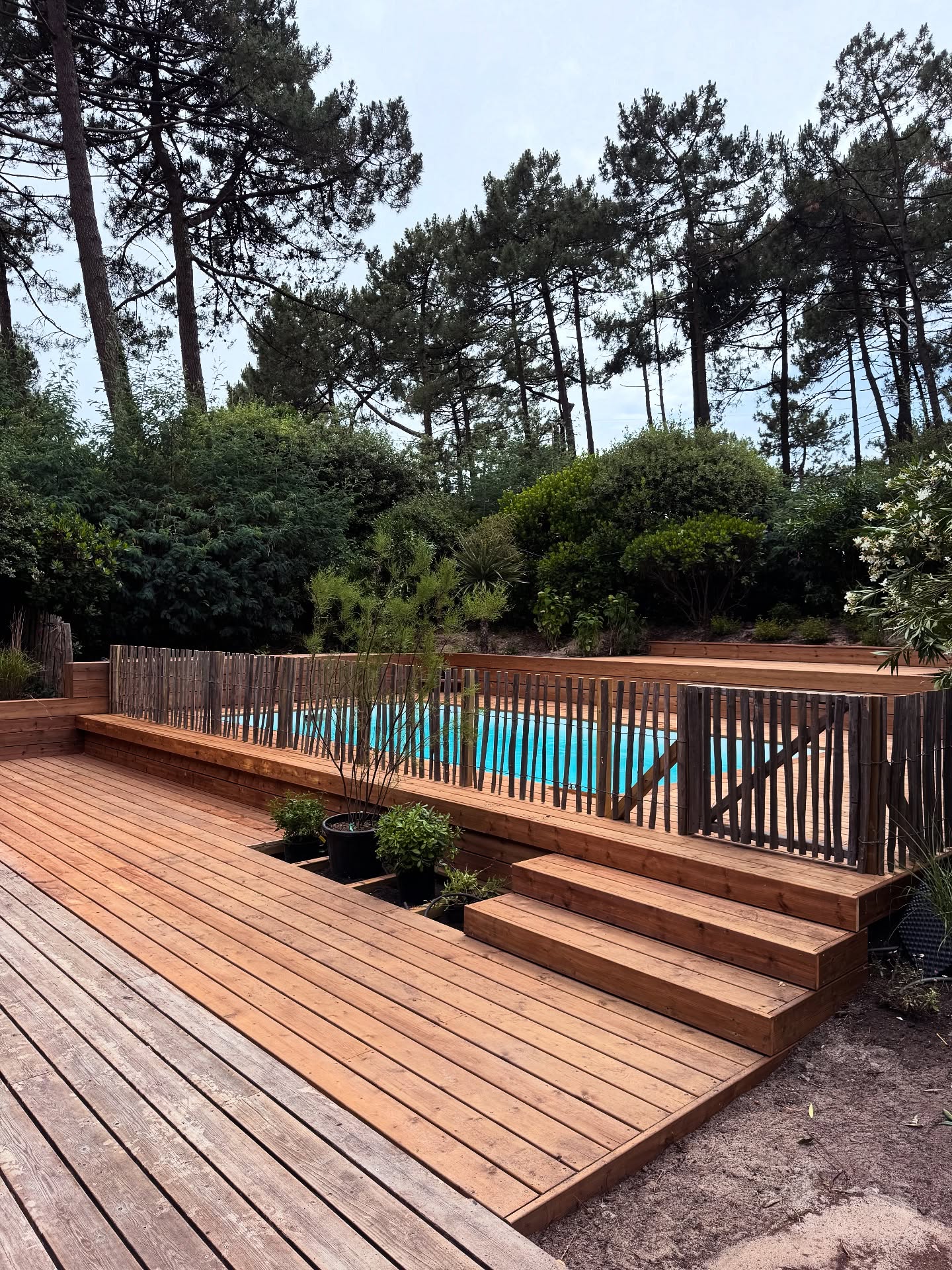 Aménagement extérieur complet
Pin classe 4 US
Merci @vermont_jardins pour votre confiance !
#capferet #menuiseriesextérieures #charpente #amenagementextérieur #paysagisme #woodworker