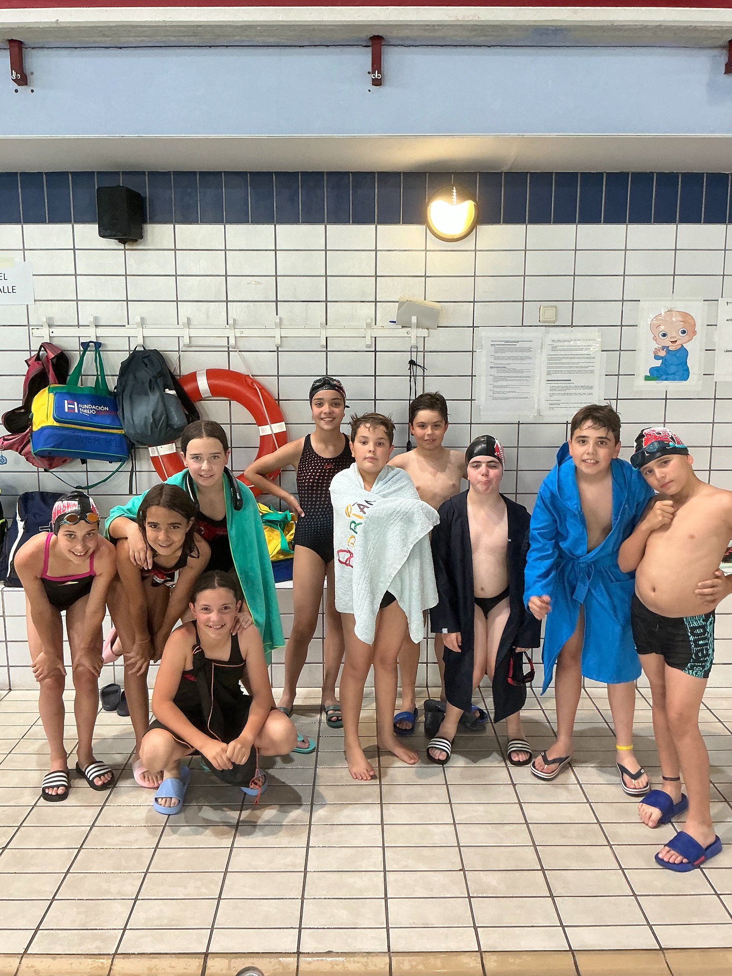 ▪️COPA BENJAMÍN “A”▪️
➡️ Ponemos el broche final para nuestros Benjamines con la Copa Federación “A” en la que dimos nuestro máximo posible para hacerlo lo mejor que podíamos con nuestros peques consiguiendo una muy buena 9️⃣ posición luchando con los mejores de Madrid 🔥
➡️ Enhorabuena a todos por el trabajo y a los entrenadores Daniel Mendoza y Felipe Collado por esta temporada 👌🏼, volveremos con más fuerza 💪🏼
➡️ Gracias como siempre a: @altafitrivassantaana @optica_atenea_optometria @centromaui @diariorivas @aytorivas @rivasactual