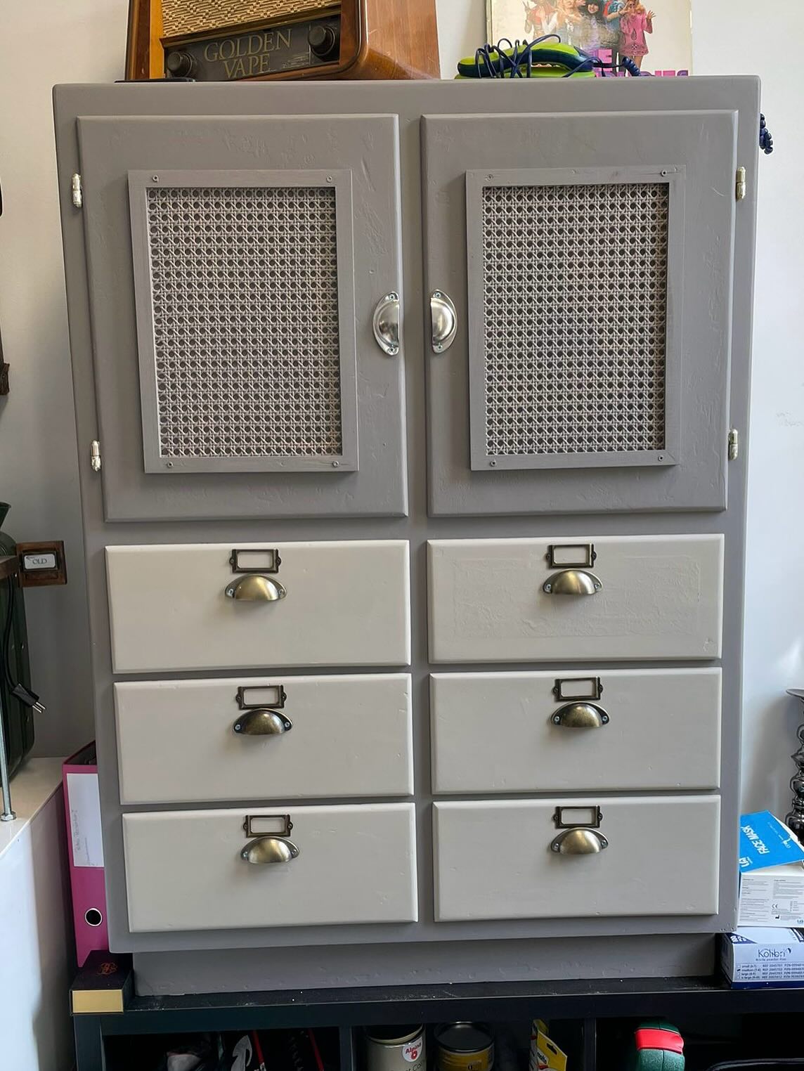 Ab 1. Juli starten wir unser neues Konzept: Nachhaltigkeit trifft Design! 🌿✨ Unser gesamtes Geschäft hat nur einen neuen Namen – Golden Vape ist weiterhin bei uns, nur unter einem neuen Branding. Zusätzlich bieten wir jetzt auch Dekorationen und Secondhand-Artikel an. Ausserdem verwandeln wir alte Möbel in einzigartige Unikate und geben ihnen ein neues Leben. Kommt vorbei und entdeckt unsere nachhaltigen Schätze! #Secondhand #Upcycling #Nachhaltigkeit #Dekor #Möbel #NeuesLeben #LebensArt