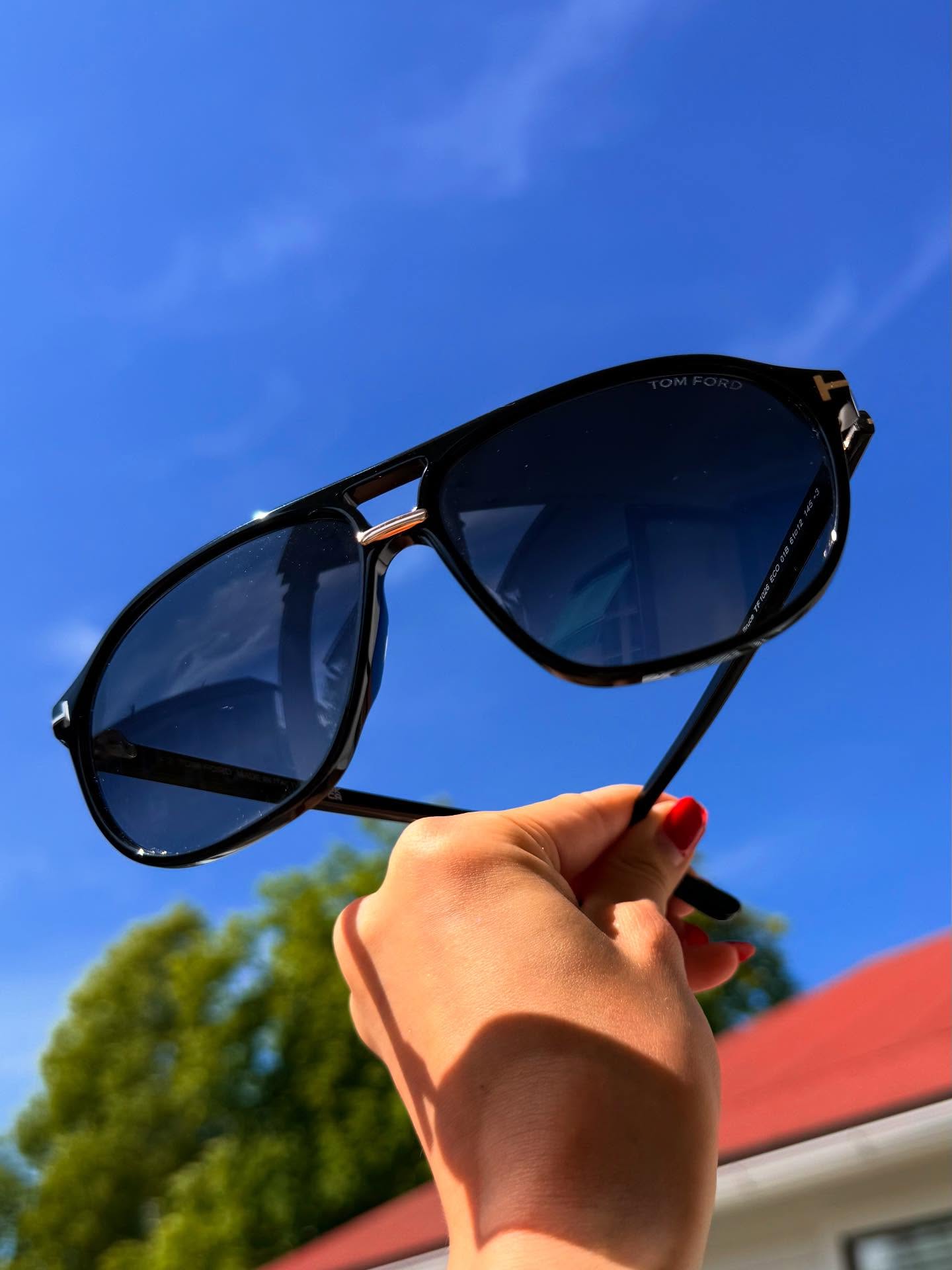 Solen steker, och inte blev det mindre varmt när denna snygging landade hos oss… 😎
@tomford 🩵