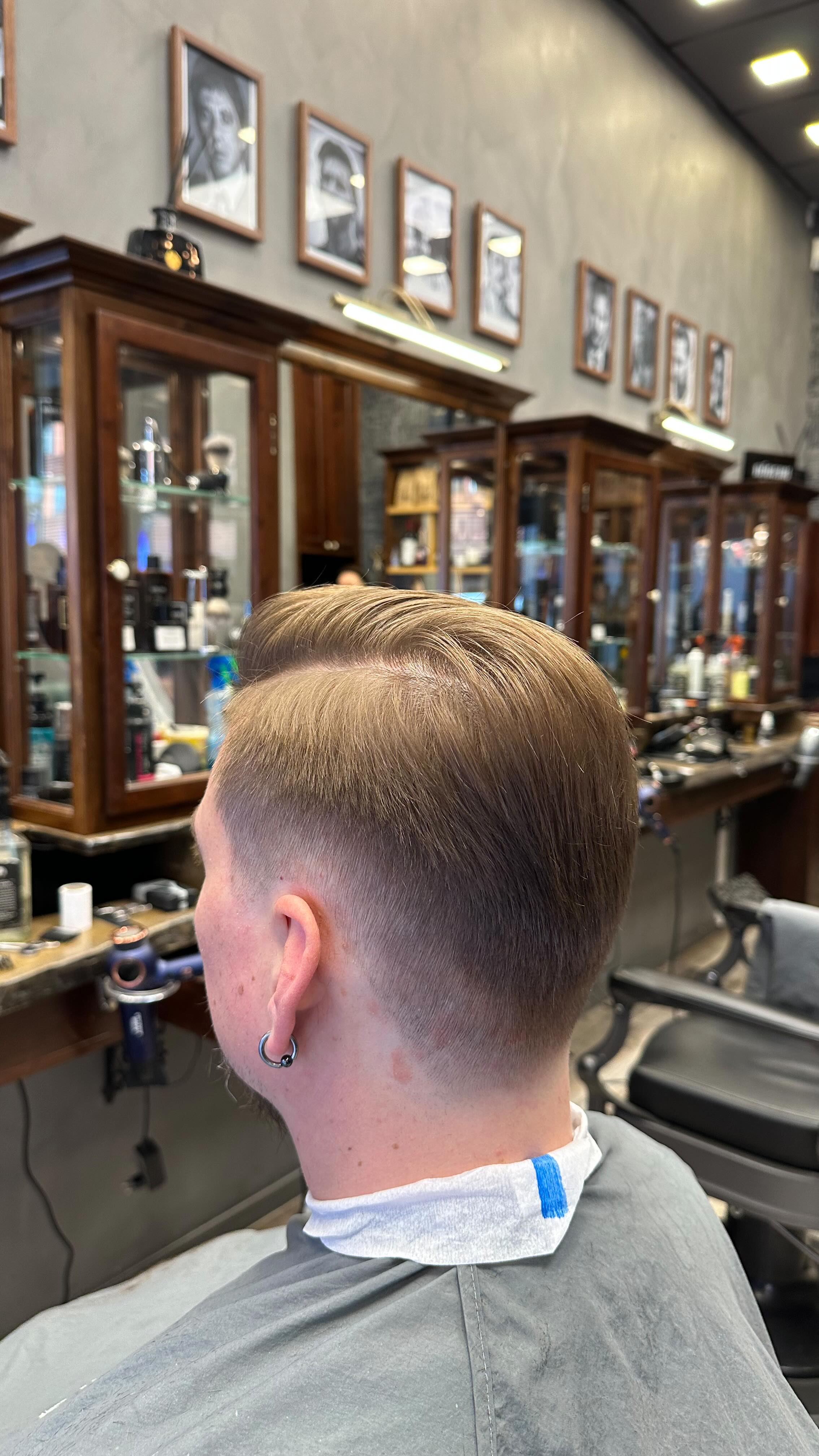 Before and after of our wonderful customer 🔥 Här gjorde vi en fräsch fade - skarp och stilren 💈
Välkommen att boka din tid via länken i vår profil!
Mastercut
📍 Folkungagatan 55
#barbershop #barber #stockholm #barberstockholm #fadehaircut #fade