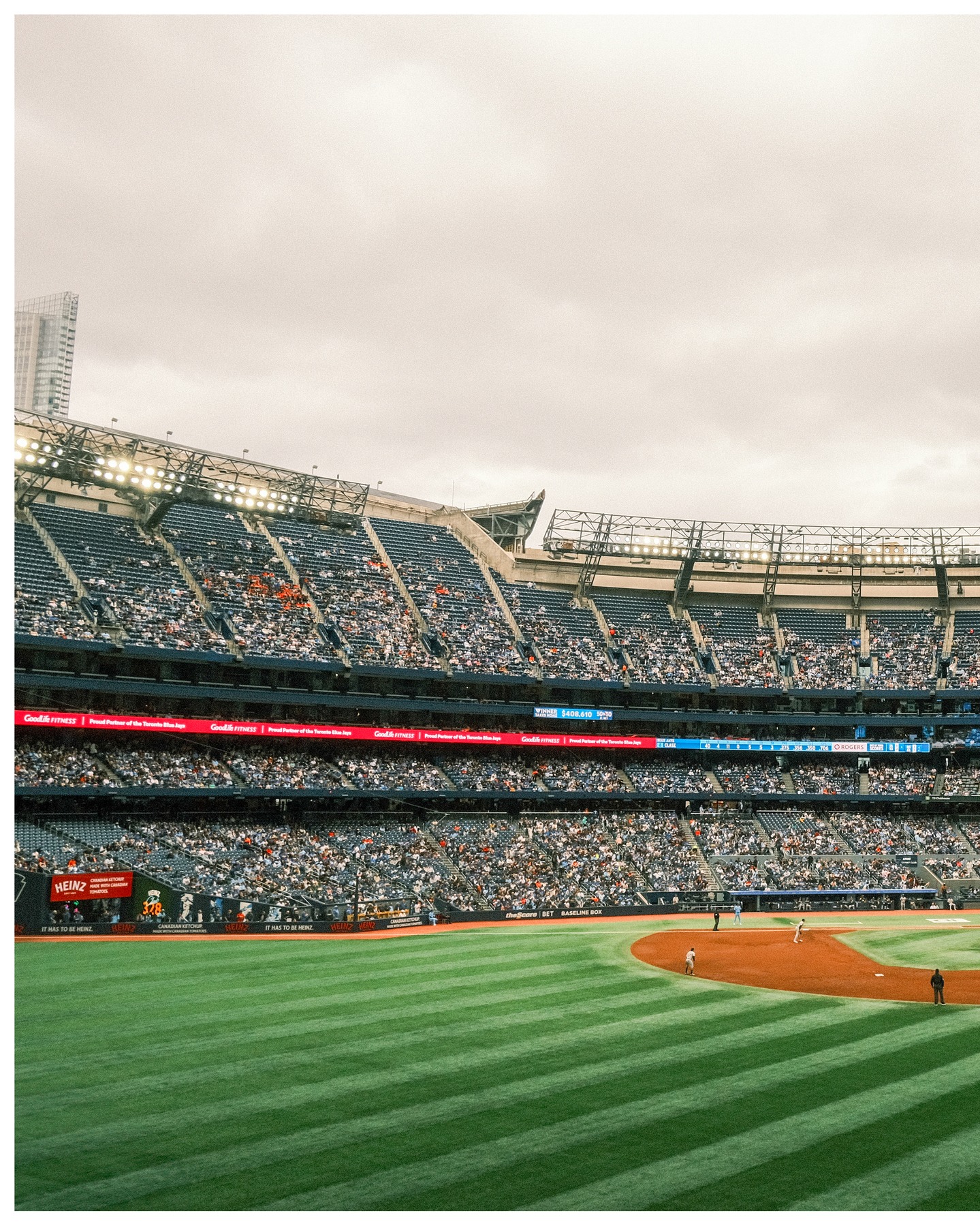#Fujifilmxt30ii #Fujifilm #FilmPhotographer #TorontoFilmPhotographers #TorontoFilmPhotography #PhotoOfTheDay #PhotographyDaily #fujifeed #myfujifilm #BlueJaysGame #RogersCentre #BlueJaysBaseball