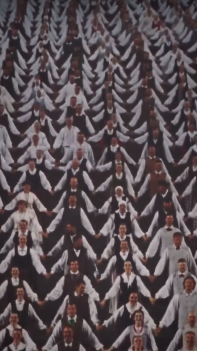 Synergi…
I denne uge passerer solen igennem 45 GenNøgle og energierne i - og - omkring - os vil være ekstra tunet ind på at skabe harmoni og samhørighed, ære jorden og alle dens skabninger og medvæsener.
I GenNøglernes visdom er bøflen det åndelige kraftdyr for synergi.
Bøflen er et meget spirituelt symbol. Et mytisk væsen, der vejleder menneskeheden, og for mange, er der ikke noget mere helligt dyr end bøflen eller bisonen.
Den er et symbol på synergi - på at bringe grupper, koncepter og synspunkter sammen og på at vise, hvor dybt sammenvævet hele skabelsen i virkeligheden er.
Bøflen er også kendt for sin evne til at stampe, og dette element i dens natur symboliserer evolutionens ustoppelige natur, når den væver mennesker sammen og integrerer os i højere og højere niveauer af forening.
At arbejde med dette symbol er at samle det, der er splittet, og at samles i grupper for at helbrede helheden.
Video via @trentmunson
______________________________________
Vil du vide om 45 GenNøgle er en del af dine prægninger i dit Hologenetiske fødselsblueprint, så tilbyder jeg dybdegående og intuitive læsninger ~ link i bio
______________________________________
#45gennøgle
#hologenetisklæsning
#selvbevidsthed
#alignment
#essens
#frekvensarbejde
#autencitet
#vibration
#bevidsthedsarbejde
#selvudvikling
#kærlighed
#kenddigselv
#selvomsorg
#hjertesager
#opmuntring