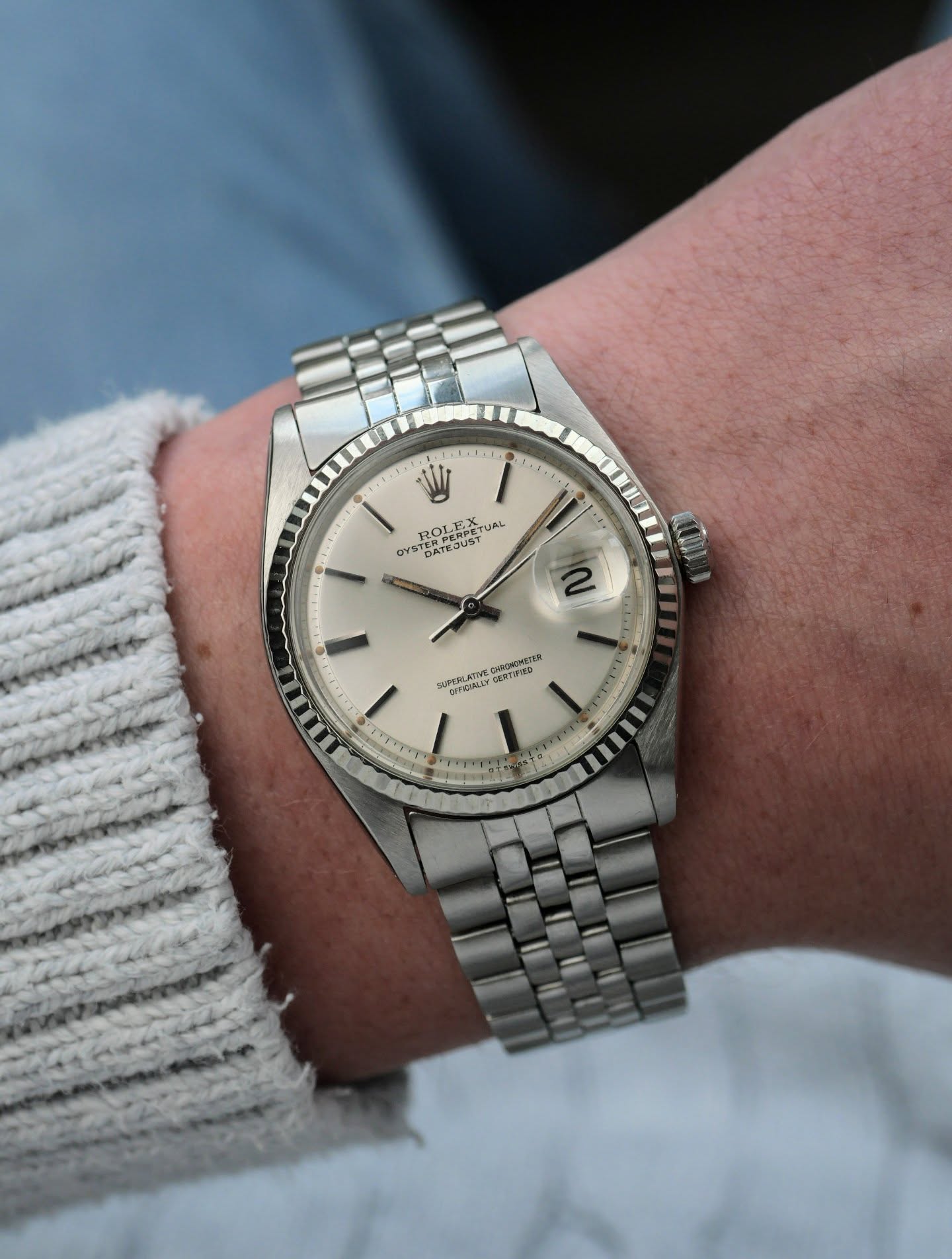 Rolex Datejust 36
Step back in time with this stunning vintage Rolex Datejust 1601 from 1971. This classic timepiece features a beautifully preserved silver dial that catches the light with understated elegance. The white gold fluted bezel gleams in the sun, adding a refined touch of luxury. Powered by an automatic movement, this Rolex blends timeless design with mechanical precision. This 1601 is more than a watch, it’s a piece of history for the wrist.
⌚ Ref. 1601
⌚ Great condition
⌚ Watch only
⌚ Year: 1971
#Rolex #watch #datejust #vintage