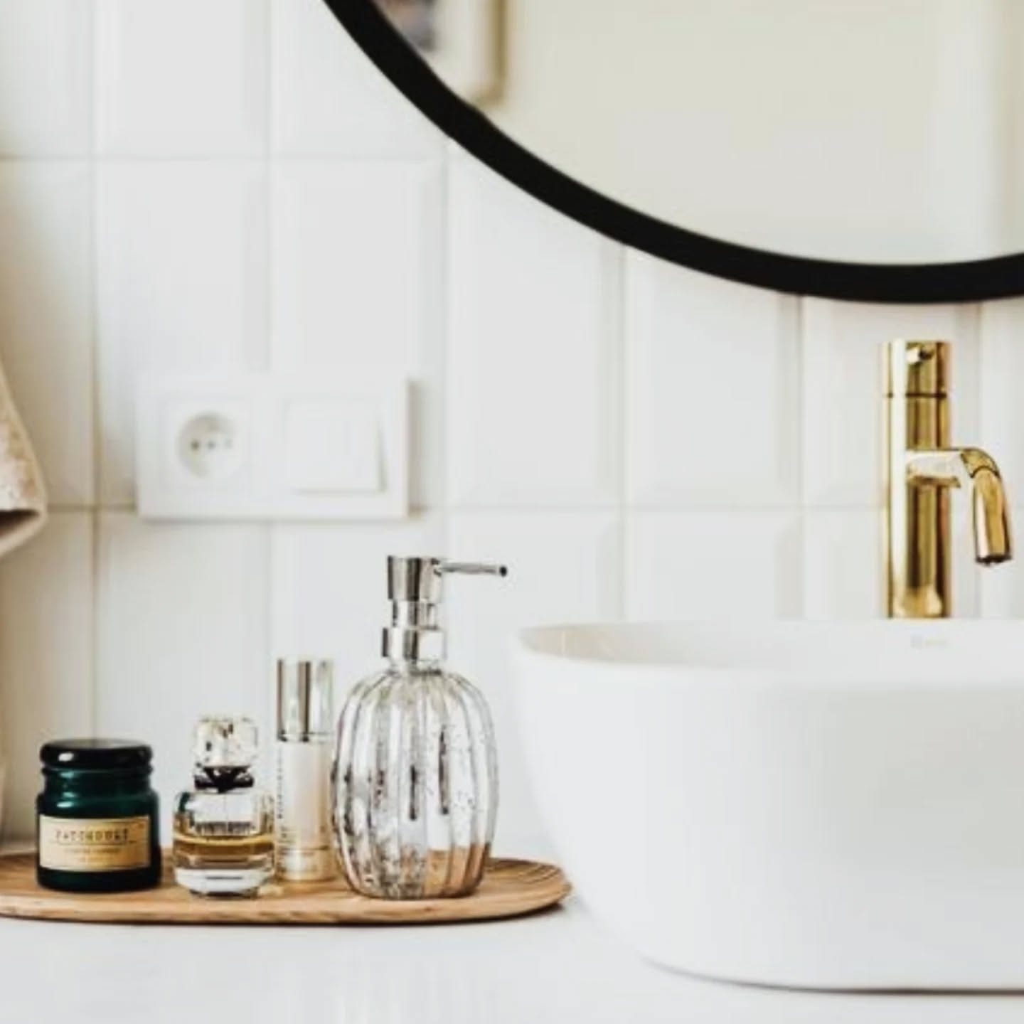 Transform your bathroom into a serene oasis for relaxation and self-care! Check out my latest blog post for step-by-step tips. *Click link in bio*
📸 @saltbysabrina (drawer organizers)
#spavibes #declutteringtips #organizingtips #bayareaorganizer #amscotthome