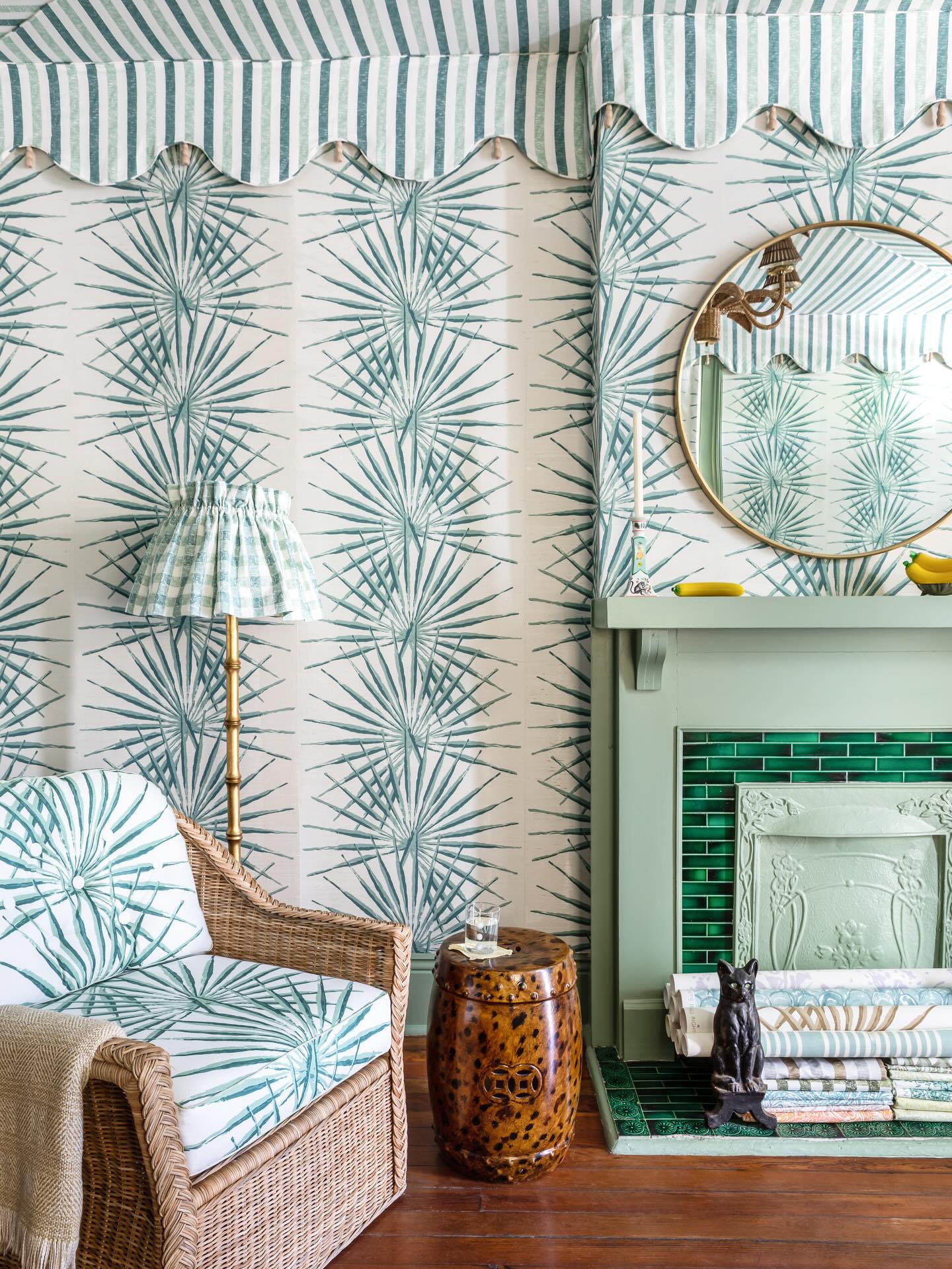 🌴 A Designer’s Top Six Picks 🌴
👉🏻 Swipe to see @palmorleans #PBRFinds
🌴 Large Old Florida Style Bamboo Fish Tank 🌴
🌴 Jungle Watercolor Original Art 🌴
🌴 Set of Three Natural Rattan Snake Bar Stools 🌴
🌴 Large Fierce Ceramic Leopard 🌴
🌴 Kips Bay Show House Odette Lampshade 🌴
🌴 Peach Conch and Coral Frame 🌴
@palmorleans Showroom styled by @pagemullins photo by @jmarquephoto