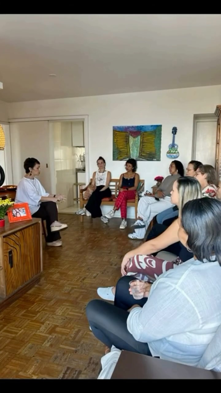 Foi intenso, real e transformador.
No último workshop Por Dentro da Organização, a casa virou sala de aula — e a organização ganhou vida diante dos olhos e das mãos de quem participou.
Com afeto, técnica e muita presença, Ivana Portella conduziu um dia inteiro de prática verdadeira — da observação à ação, da escuta ao movimento.
✨ Se você sentiu vontade de estar nessa experiência…
A próxima turma já está com inscrições abertas!
🗓 19 de julho de 2025
📍 Presencial – Rio de Janeiro
🎟 Vagas limitadas
👉 Garanta a sua no link da bio.