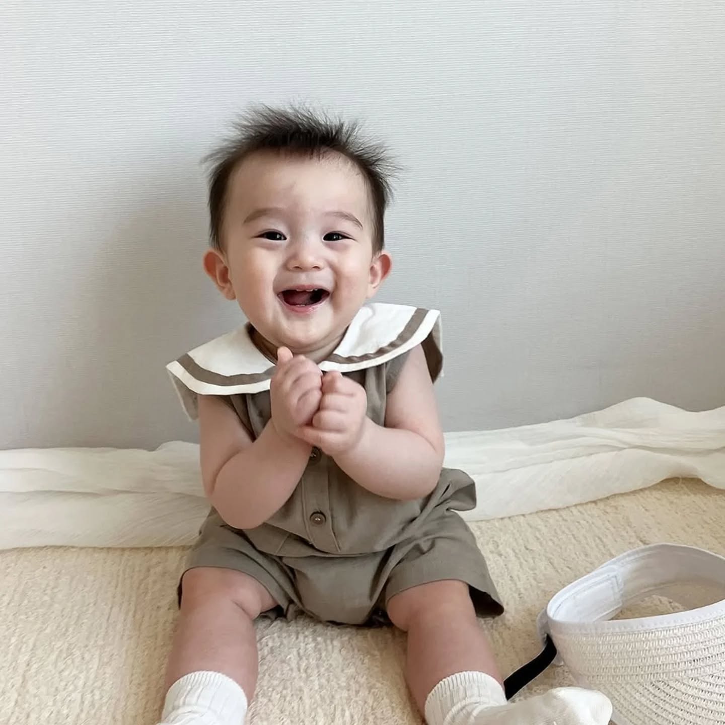 Coco Sera suit is available now in 2 colors
Blue navy and beige.
For your baby boy or baby girl.