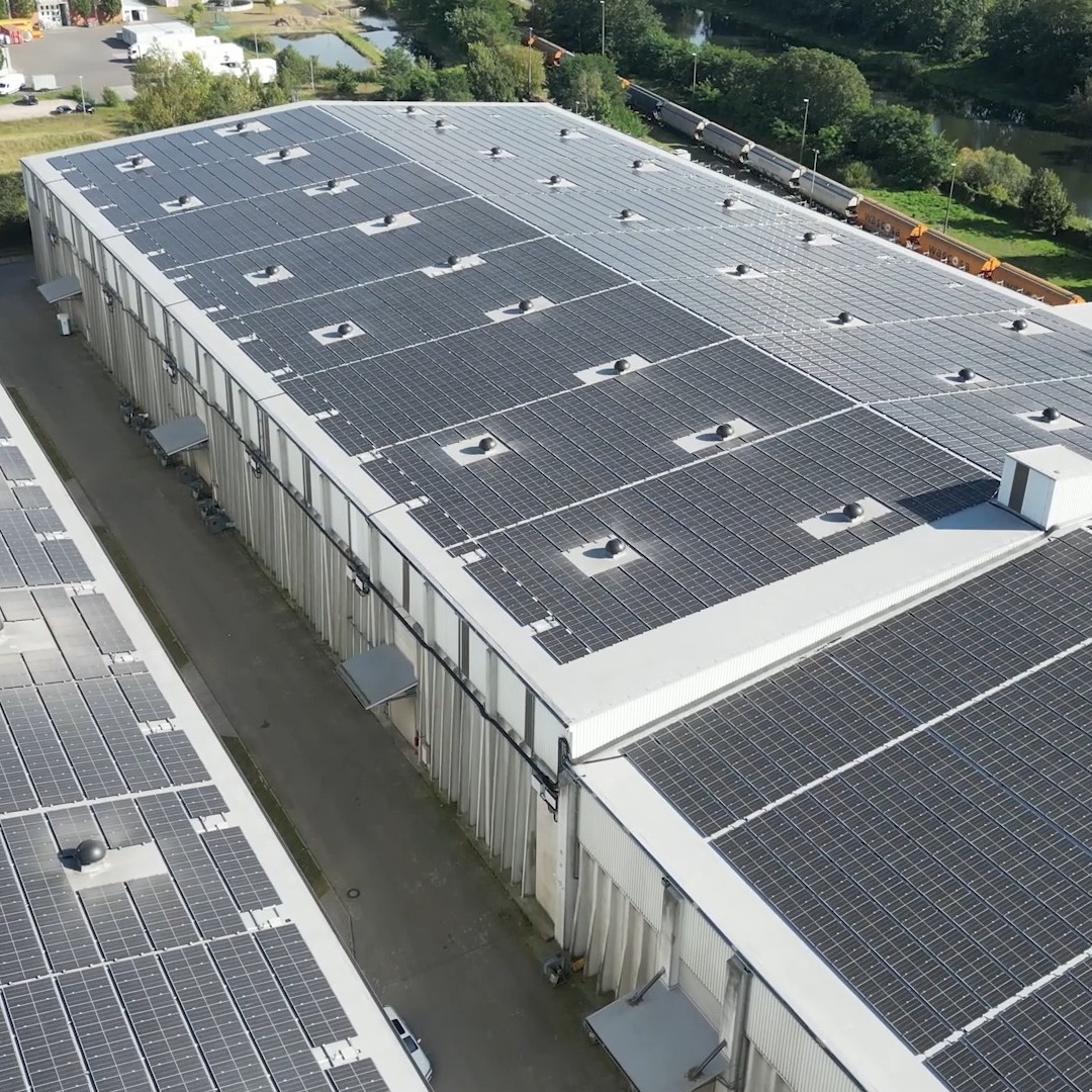 Up to 30° roof pitch. No penetration. Just IROC®DP.
➡ 12,789 modules
➡ 5.18 MW clean energy
➡ Lower emissions
➡ A step closer to energy independence.
This is impact. This is IROC.
#photovoltaik #photovoltaic #solar #handwerk #elektriker #elektroinstallation #elektrotechnik #bauherren #erneuerbareenergie #solarenergie #nachhaltigkeit #energie #energy #pv #pvmodule #solarenergy #solarpower #solarsystem #renewableenergy #pvmontagesystem #solarmountingsystem #bksolarezukunft #bksolarsystem