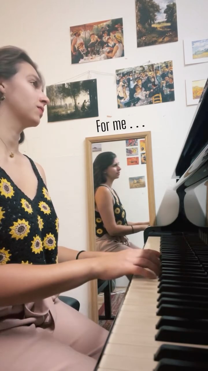 Used my time today to explore this new (to me at least) hidden gem ♥️ To me… this melody and these ornaments are magical ✨
Also finally changed up the art prints behind me :)
Let me know in the comments if you’d like to know the piece/composer and I’ll send it over to you 😊
#unknownmusic #hiddengem #classicalmusic #pianistsofinstagram #pianopractice #ischico #pianovideo #klassiekemuziek