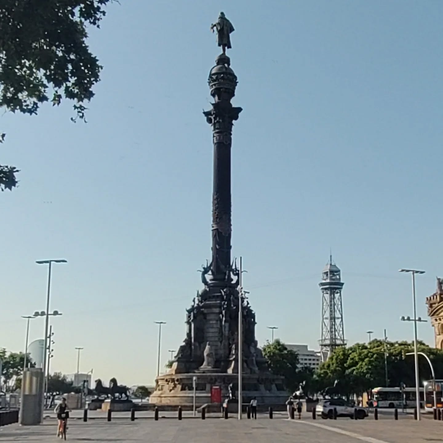 Spending a couple days in Spain before our cruise. Weather isn't too bad, a bit humid. #vacatiin #cruise #annawabookeeping #billycornercustomleather