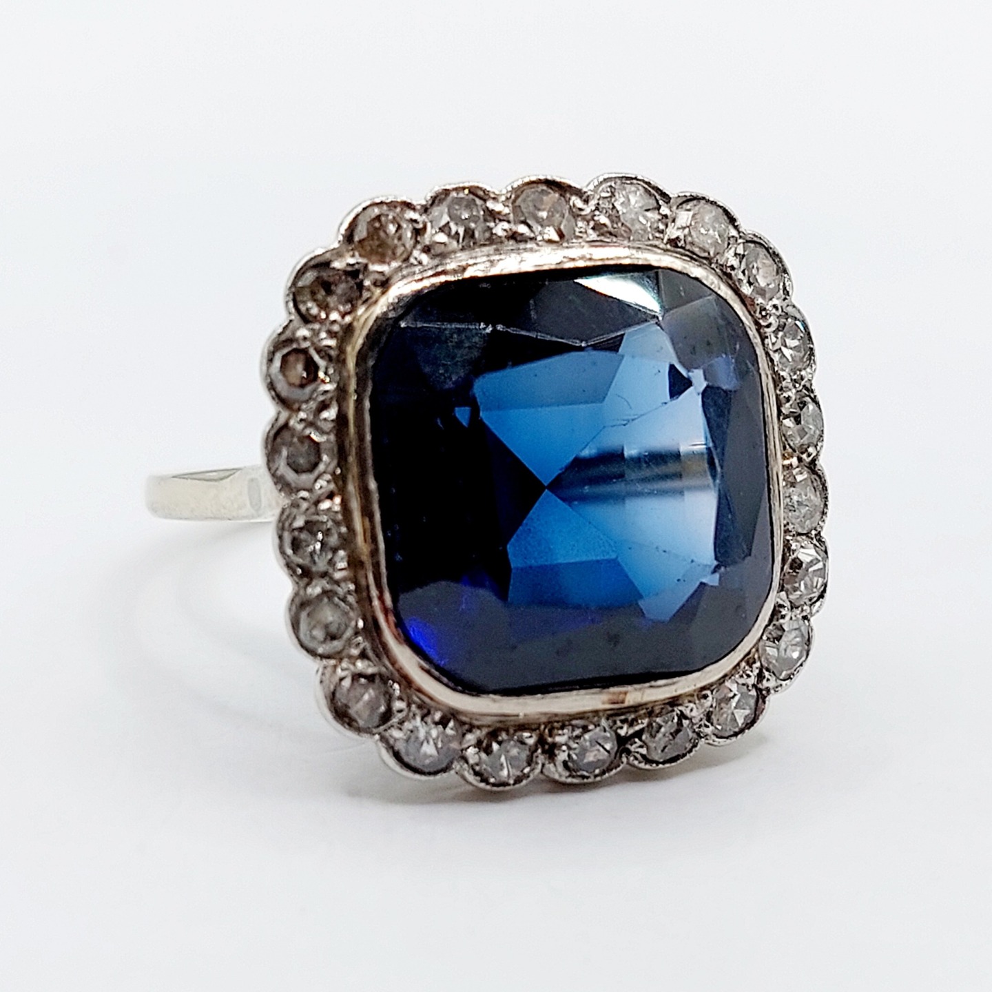 French art deco Pompadour ring 18k white gold set with a 7.60 carat cushion cut synthetic sapphire surrounded by old cut diamonds (circa 1930)
PRICE : 1100€
Magnificent work of art deco French goldsmithing
Size: 50.5 FR / 5.5 US
Weight: 5.22 g
Head size: 18 mm
Sapphire size: approximately 12 x 12 x 6 mm (estimated at 7.60 carats)
Diamond size: approximately 1.5/2 mm
Micro-scratches from use
Eagle's head hallmark and partial goldsmith's hallmark (French Hallmarks)
#frenchjewelry #diamond #diamondring #antiquering #victorian #victorianring #marquisering #augustusjewels #vintagering #daisyring #daimondhaloring #sapphire #sapphirering #diamondhalo #pompadourring #baguepompadour