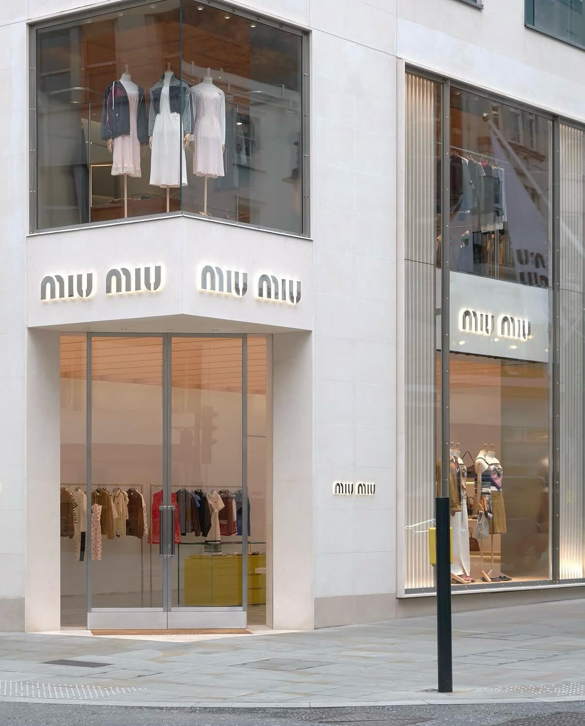 @miumiu reopens its London flagship at 150 New Bond Street, introducing a new retail concept shaped by cultural exchange, conversation, and community. The space brings together contrasts—dream and reality, tradition and experimentation, femininity and rebellion—into one harmonious environment.
To celebrate, the store will host an exclusive global preview of the new Miu Miu Upcycled collection, created in collaboration with @catherinemartindesigns
#MiuMiuClub #MiuMiu #London #NewBondStreet #Luxury #Fashion