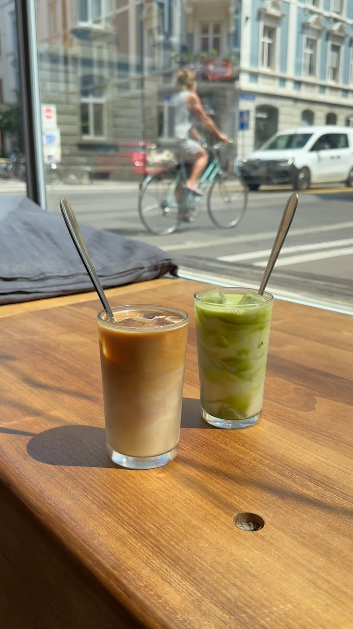 Team Latte freddo oder team iced Matcha? 🙃💚
Beides gibt’s bei uns im Café 🌞 .
#matcha #icedcoffee #icedmatcha #caféfrühling #coffee