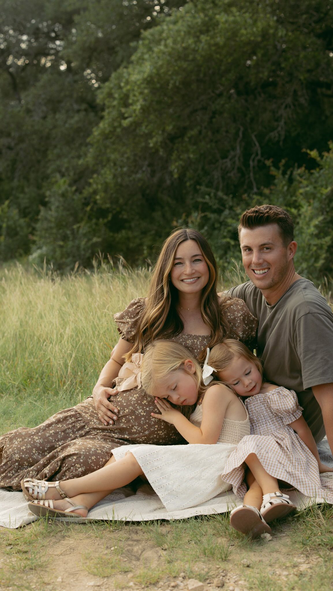 family of four (almost SIX) 🦕🐛
.
.
.
#sanantonionewbornphotographer #sanantoniomaternityphotographer #sanantoniofamilyphotographer #sanantoniomoms #motherhood #maternityphotographer