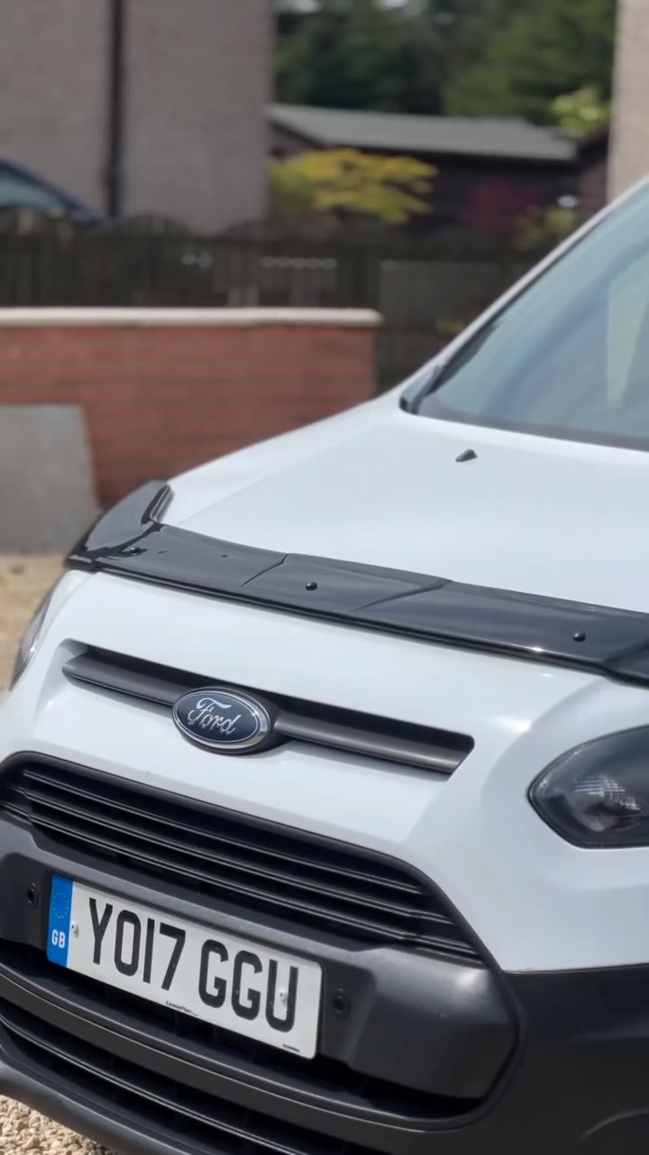 DEEP CLEAN & GLOSS ENHANCEMENT POLISH FOR THIS WORK TRANSIT 🧼🚛 #mobiledetailing #valetinguk #fordvan