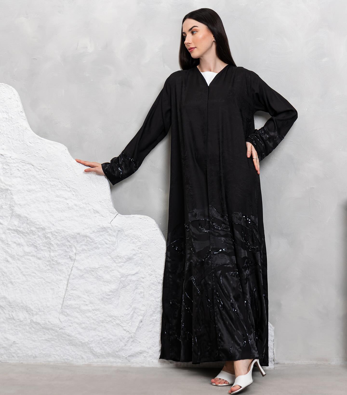 A bold statement in every step — this is the piece you wear when you want to be remembered. Unique, expressive, and full of character 🖤
• Model: A01
• Fabric: Jacquard
• Color: Black
• Price: 1,200 AED
DM us to order 🖤
#LURANA #Abaya #uae #abudhabi #عبايه #عباية
