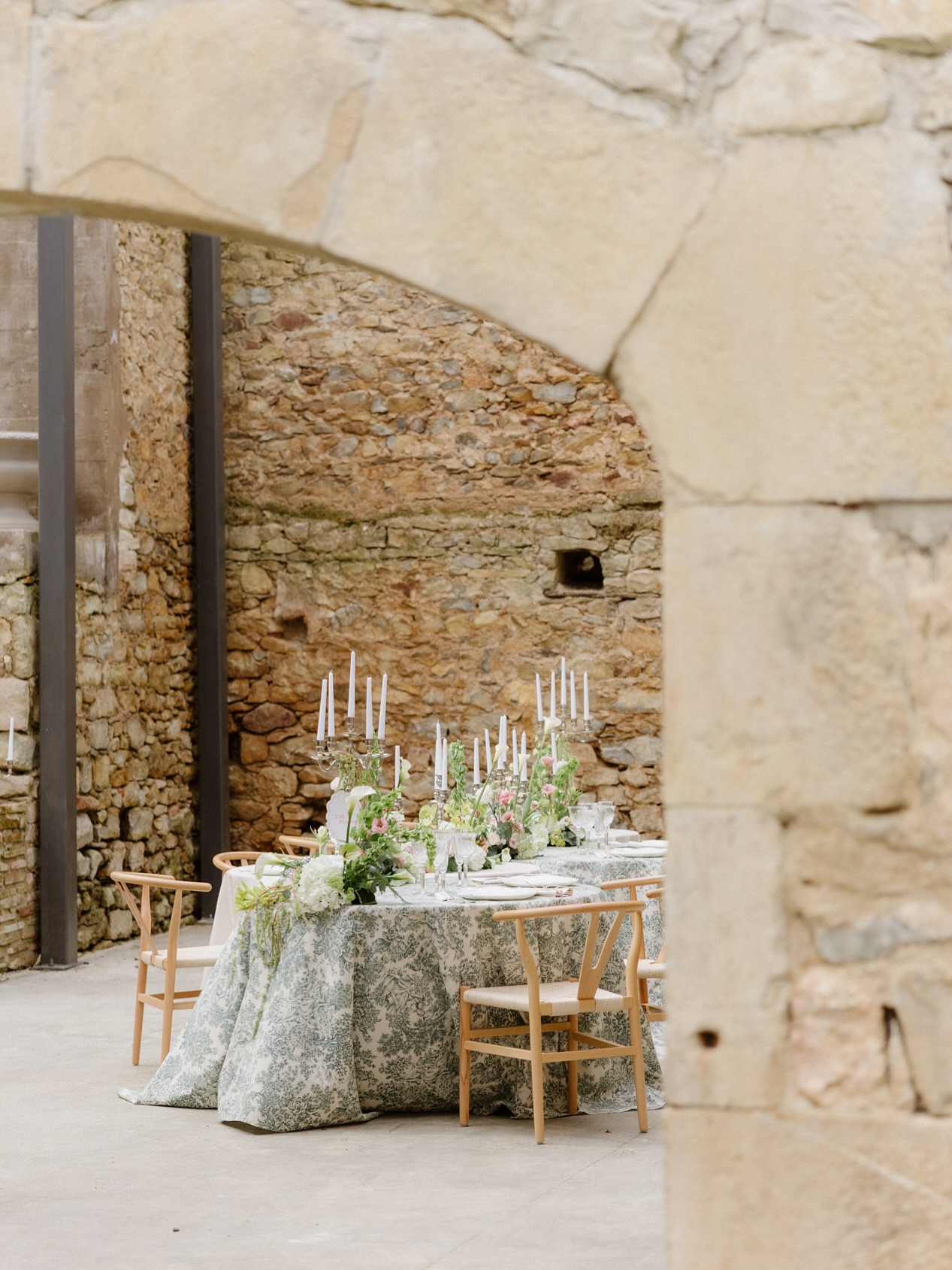 We’ll soon be unveiling the artistic details of this dinner, the subtle choices that created a harmonious and delicate atmosphere 🤍
With this fabulous crew
Planner @sun_day_wedding
Venue @emmene_moi_au_chateau
Photographer @linabernard_photographe
Videographer @margauxvouters
Content Creator @sparkly.contentcreator
Decoration @cocotteetcoquette
Floral design @nebuleusefleurie
MUAH @sarah_fekir
Stationery @zepartybox
Dress @celinemenard.fr
Suit @unjouruncostume
Rings @bijouterie_mohedano
Earrings & Hair Pins @sarah_fekir
Furniture rental @options_toulouse
Lovers @colinederen @guinnsoo
#weddinginfrance #frenchwedding #bridetobe #weddingcastle #weddingbordeaux #frenchweddingstyle #weddingdinner #weddingsetup