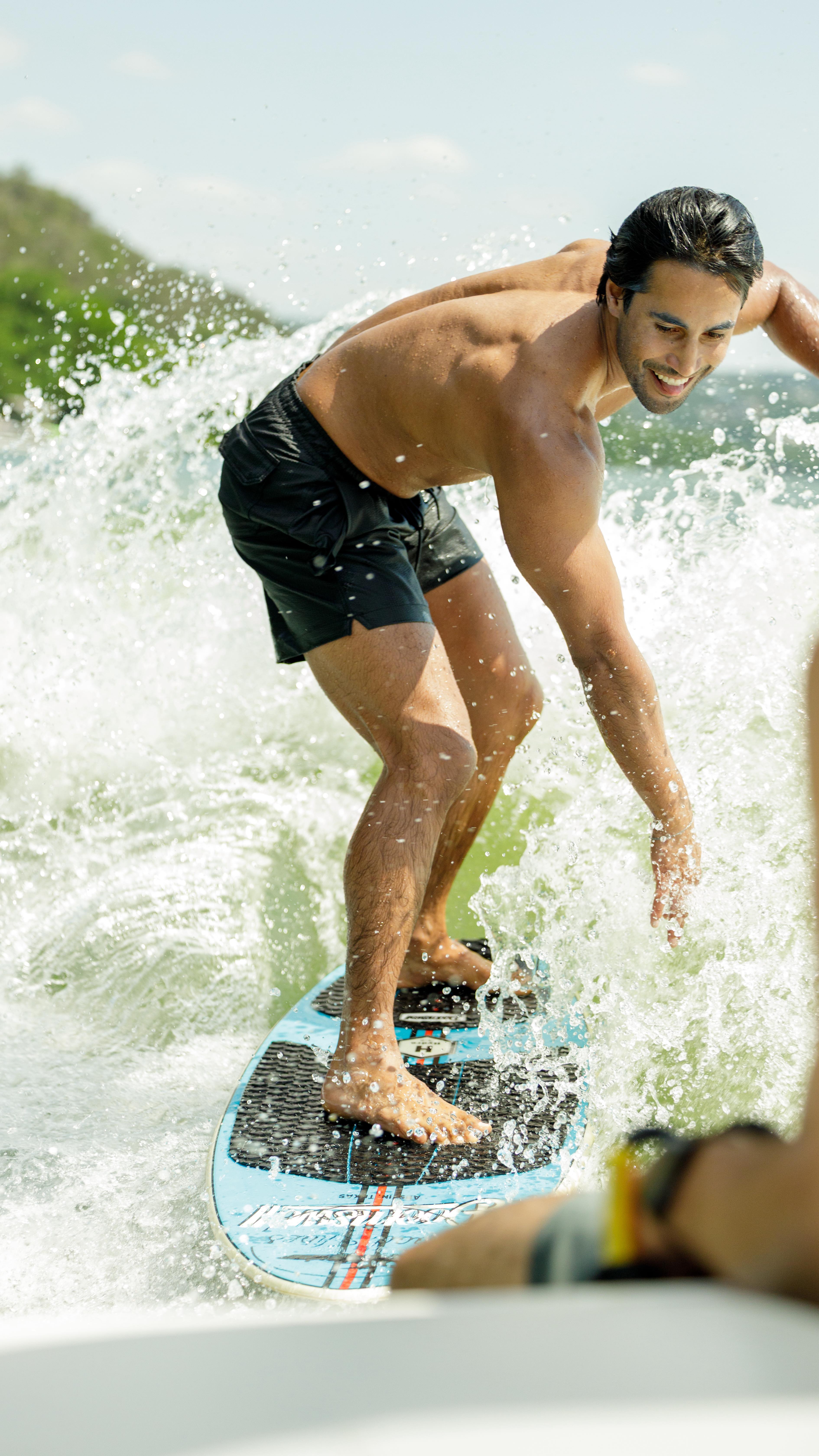 Summer Mood 🔥🛥️🏄♂️ We had a blast filming for @floatingflame in Austin the other week!
#boatday #austin #boat #summervibes☀️