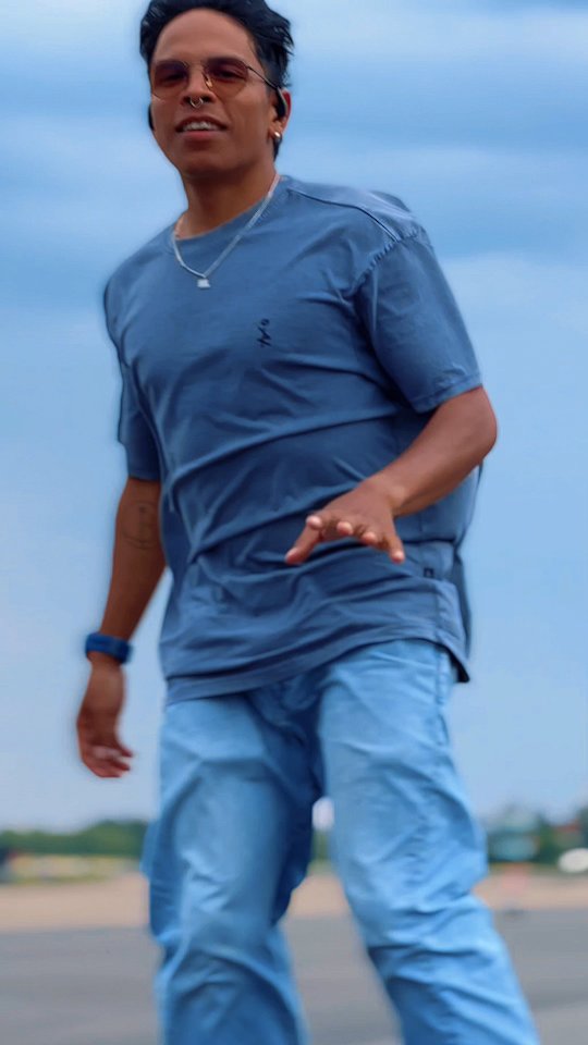 Z move captured by my lovely friend @mago.pablo who is soon coming to Berlin back to live, isn't Pablo? 🤭
.
.
.
#inlineskatingberlin #wizardskating #rollerblading #tempelhoferfeld