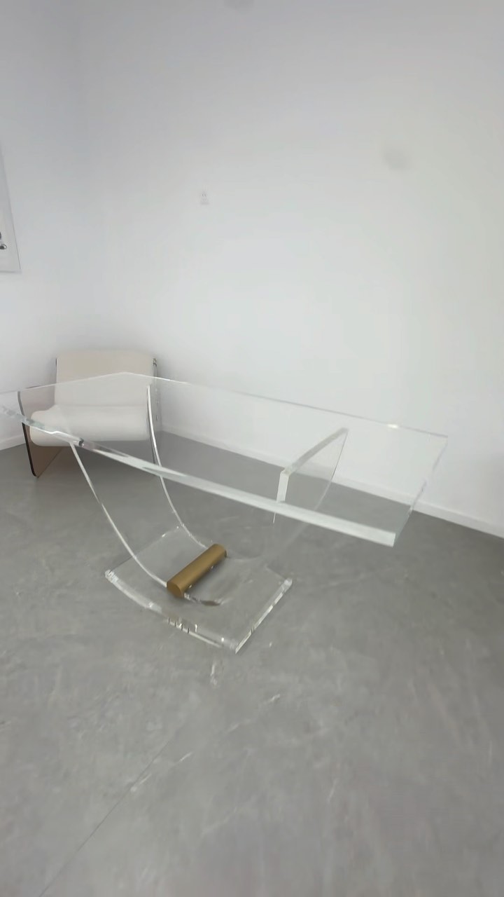 Atelier plexi azur réalise tout types de pièce sur mesure en Plexiglas : du hublot de bateau à la fabrication de table à manger. Un savoir-faire depuis 1952
Le Plexiglas est une matière solide, légère, transparente
#plexiazur #atelier #savoirfaire #surmesure #francais #design #designer #plexiglass