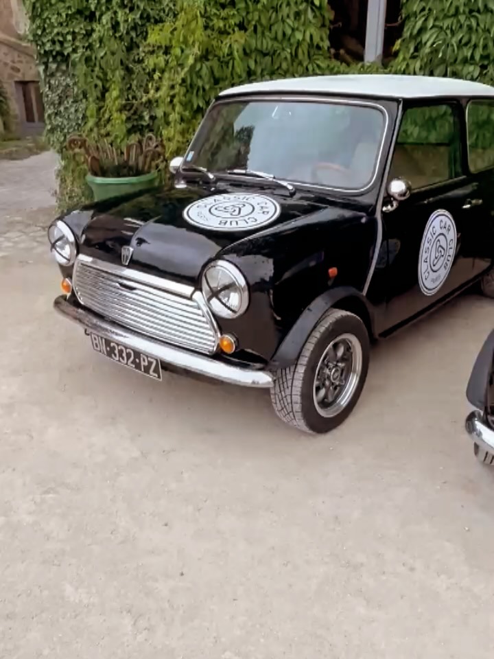 Le CCC a eu la chance d’organiser, en partenariat avec @luxuryclubfr , un rallye en voitures classiques pour le Groupe Accor, avec l’agence @havasplay_fr .
40 invités ➝ 20 voitures de collection ➝ 4 voitures staff ouvreuses ➝ 2 camions d’assistance ➝ 1 voiture joker et 2 heures de rallye dans la vallée de Chevreuse 🚗🚗🚗🚗💨
Quelle joie de voir les sourires des participants qui ont pu échanger leurs bolides à la pause !🔑
Un grand merci à l’@abbayedesvauxdecernay_hotel pour son excellent accueil.💫
📸 by @garstood