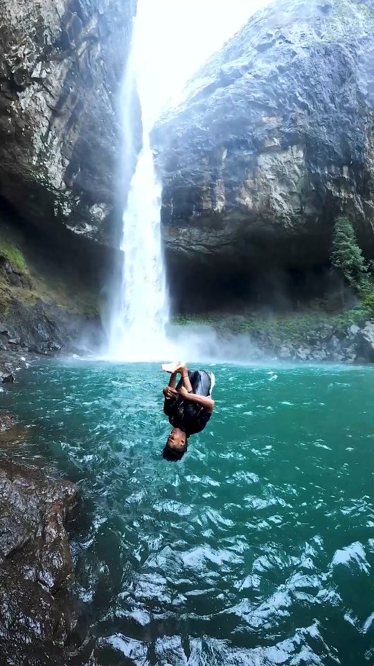 Devkund Waterfall trek
Upcoming Batches:
JUNE : 13 - 14 | 14- 15 | 20-21
.
.
Join us @travel.gaadi
.
.
Hit us a Dm to know about our regular event updates..
.
.
#travelgaadi #travelgaadiadventure #travelgram #travel #nature #devkund #waterfall
#trek #pune #mumbai #trekking #trekkingindia #devkundwaterfall #explorepage #tamhinighat