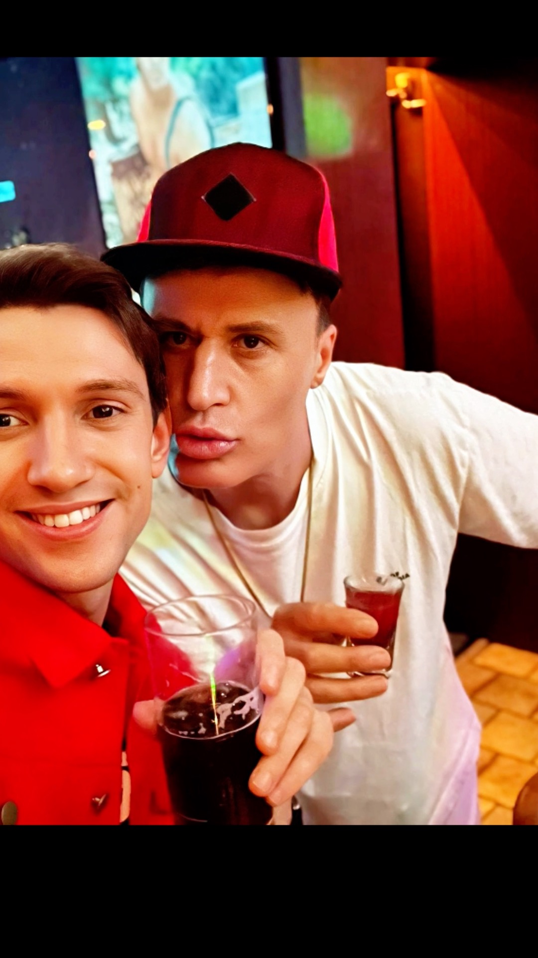 Kiss & Sip 💋🍷
Queer Nights. Great Drinks. Predigerhof Gay Bar – täglich ab 14:00 🌈✨
#PredigerhofGayBar #GayZurich #KissAndSip #QueerVibes