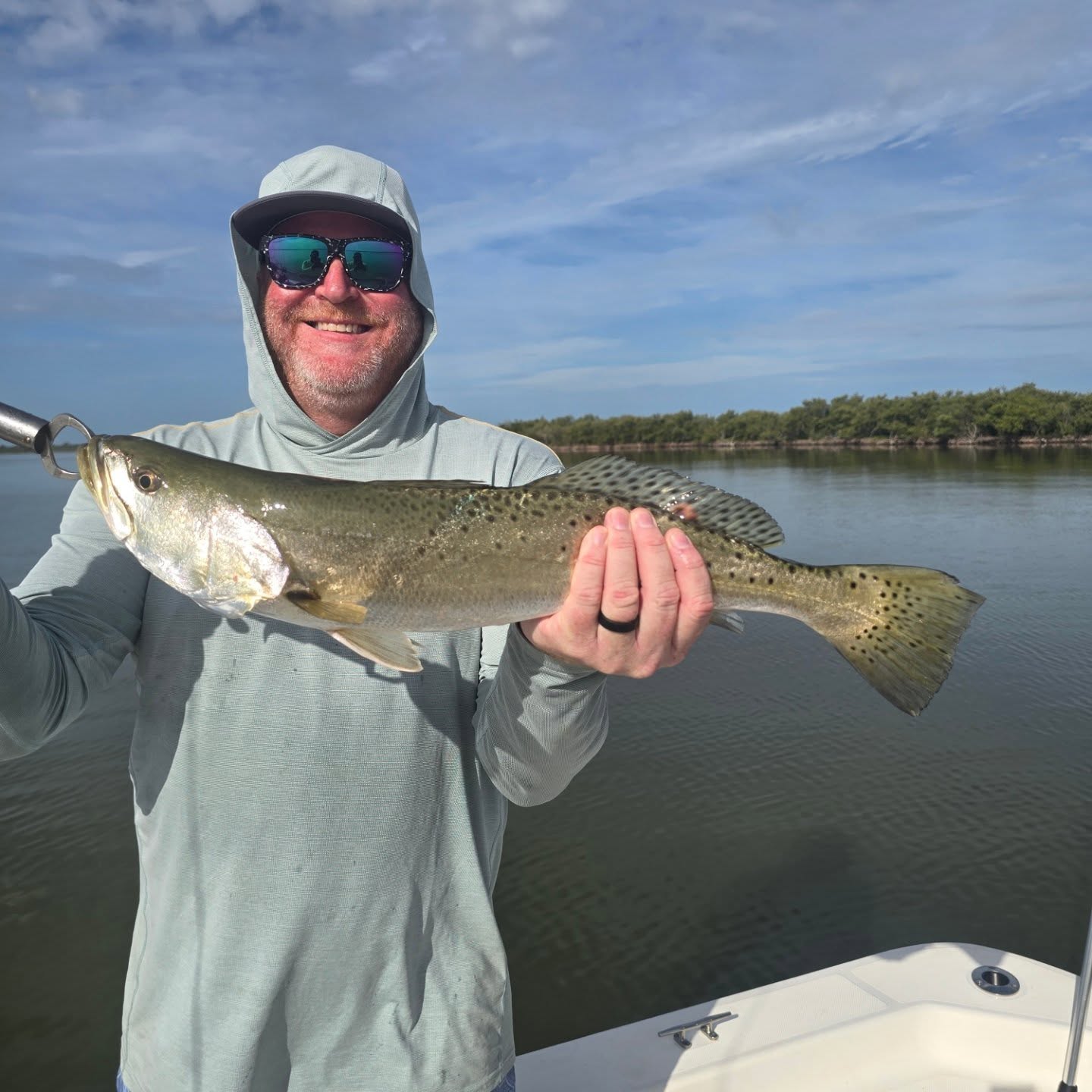 Great day on Mosquito lagoon . #buckedupapparellc #coderedfishingcharters #floridalife #floridafishing #floridafishingproducts #newsmyrnabeach #mosqutiolagoon #4horsemancorks #sordknives #xtratufboots #kto_customrods www.coderedfishingcharters.com